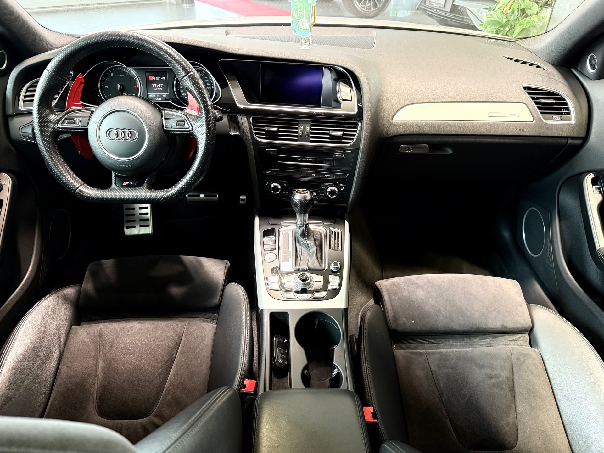 AUDI RS4 Avant 4.2 FSI V8 quattro S-tronic-image-12