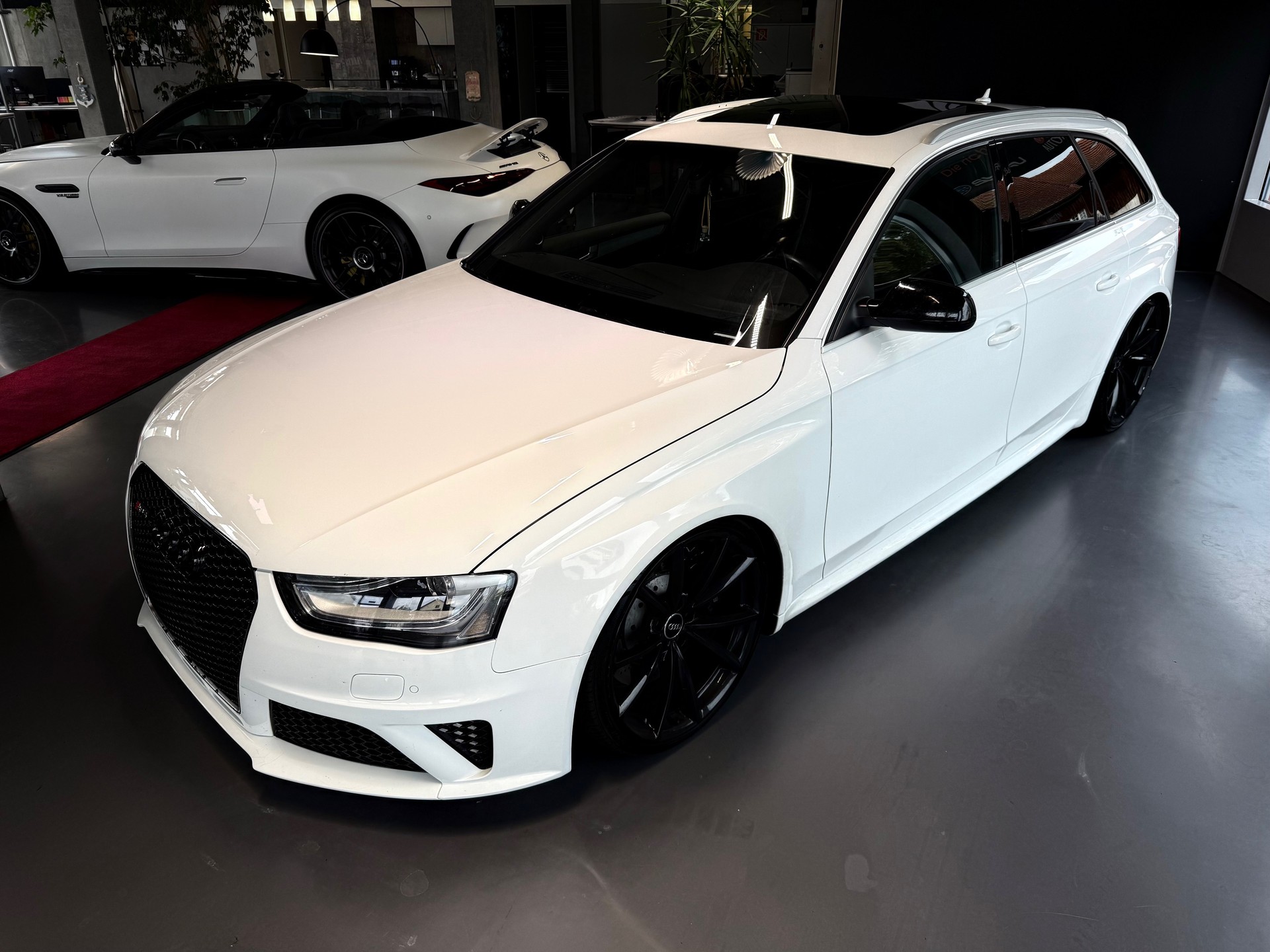AUDI RS4 Avant 4.2 FSI V8 quattro S-tronic-image-2