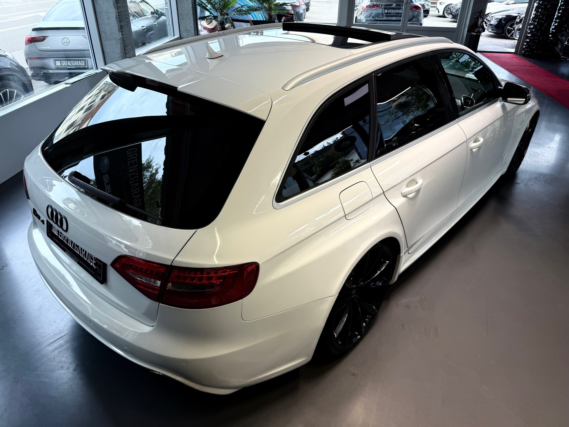 AUDI RS4 Avant 4.2 FSI V8 quattro S-tronic-image-6