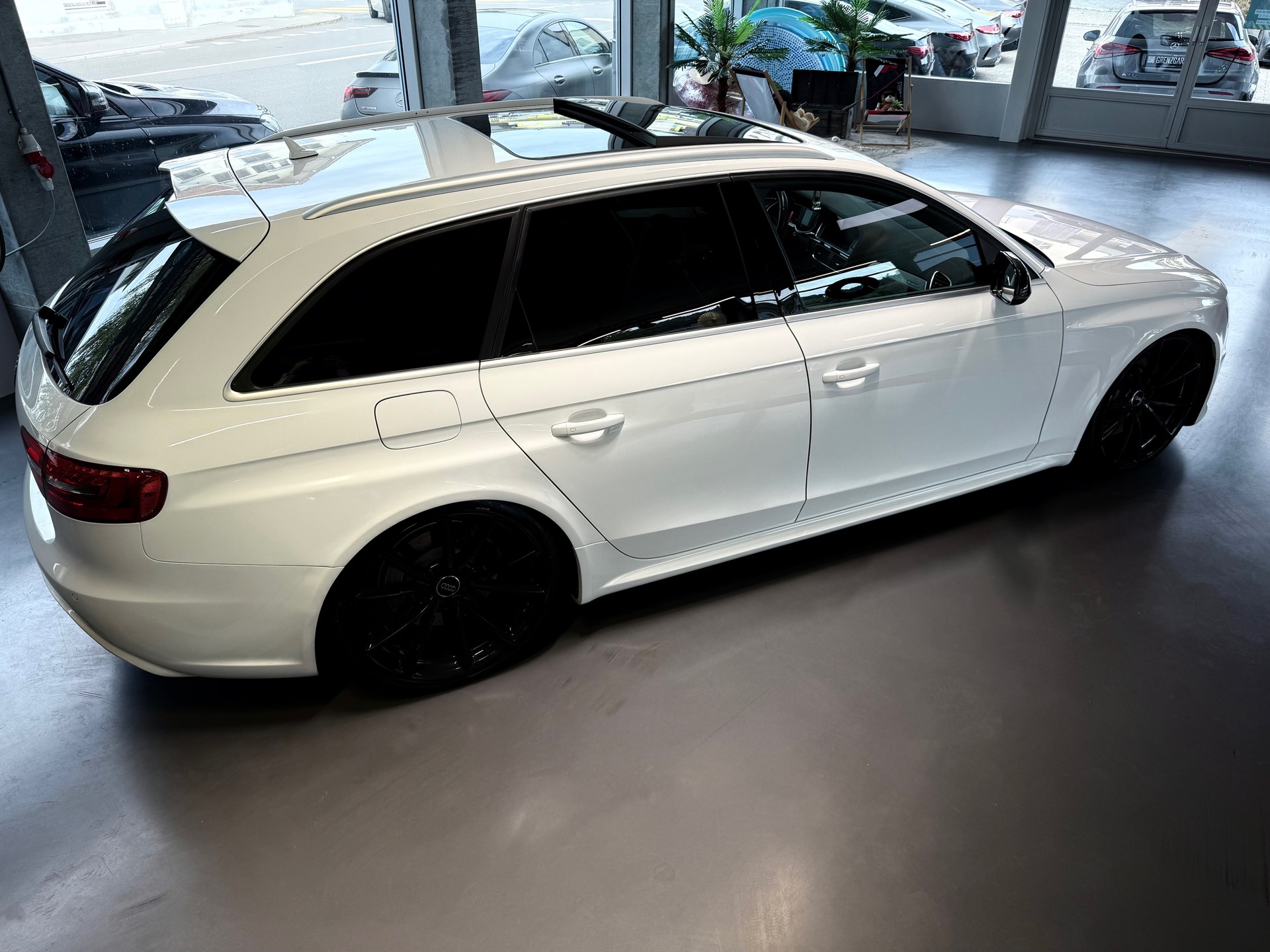 AUDI RS4 Avant 4.2 FSI V8 quattro S-tronic-image-4