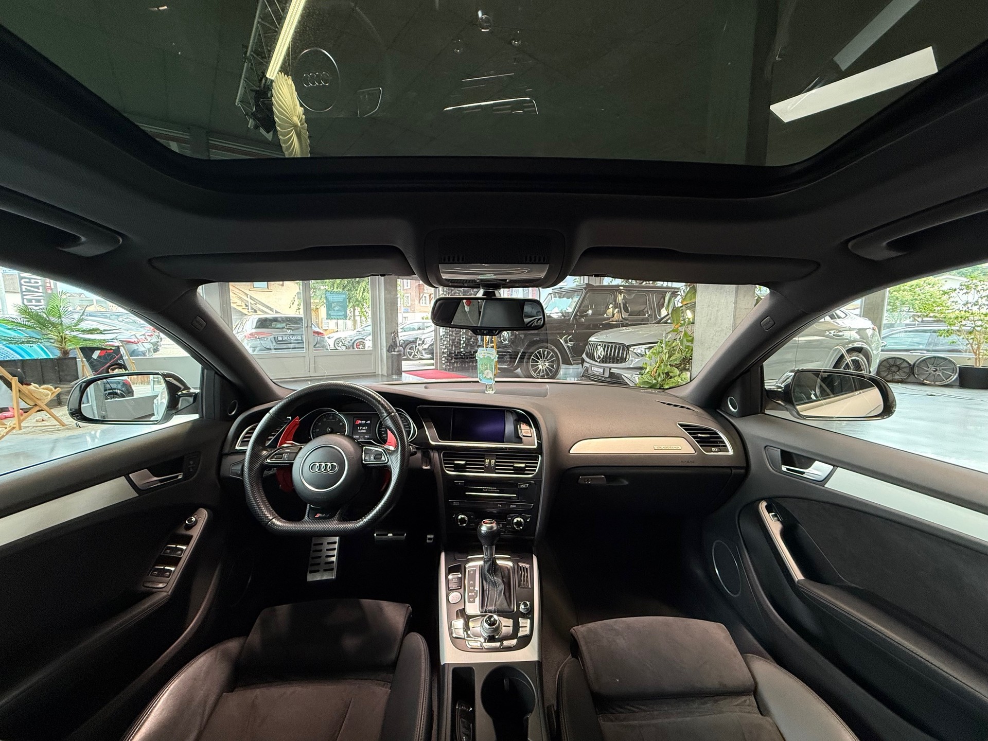 AUDI RS4 Avant 4.2 FSI V8 quattro S-tronic-image-13