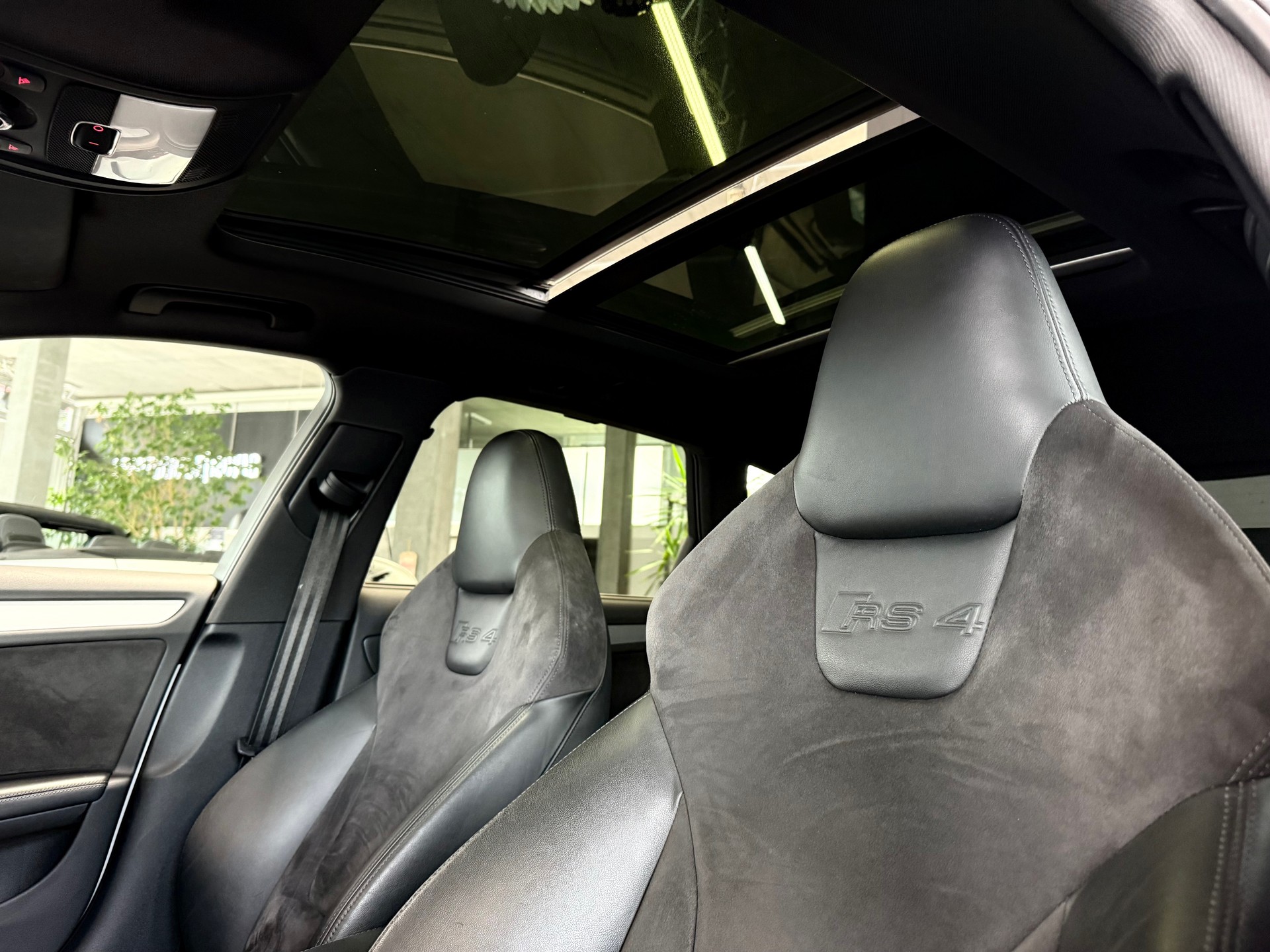 AUDI RS4 Avant 4.2 FSI V8 quattro S-tronic-image-9