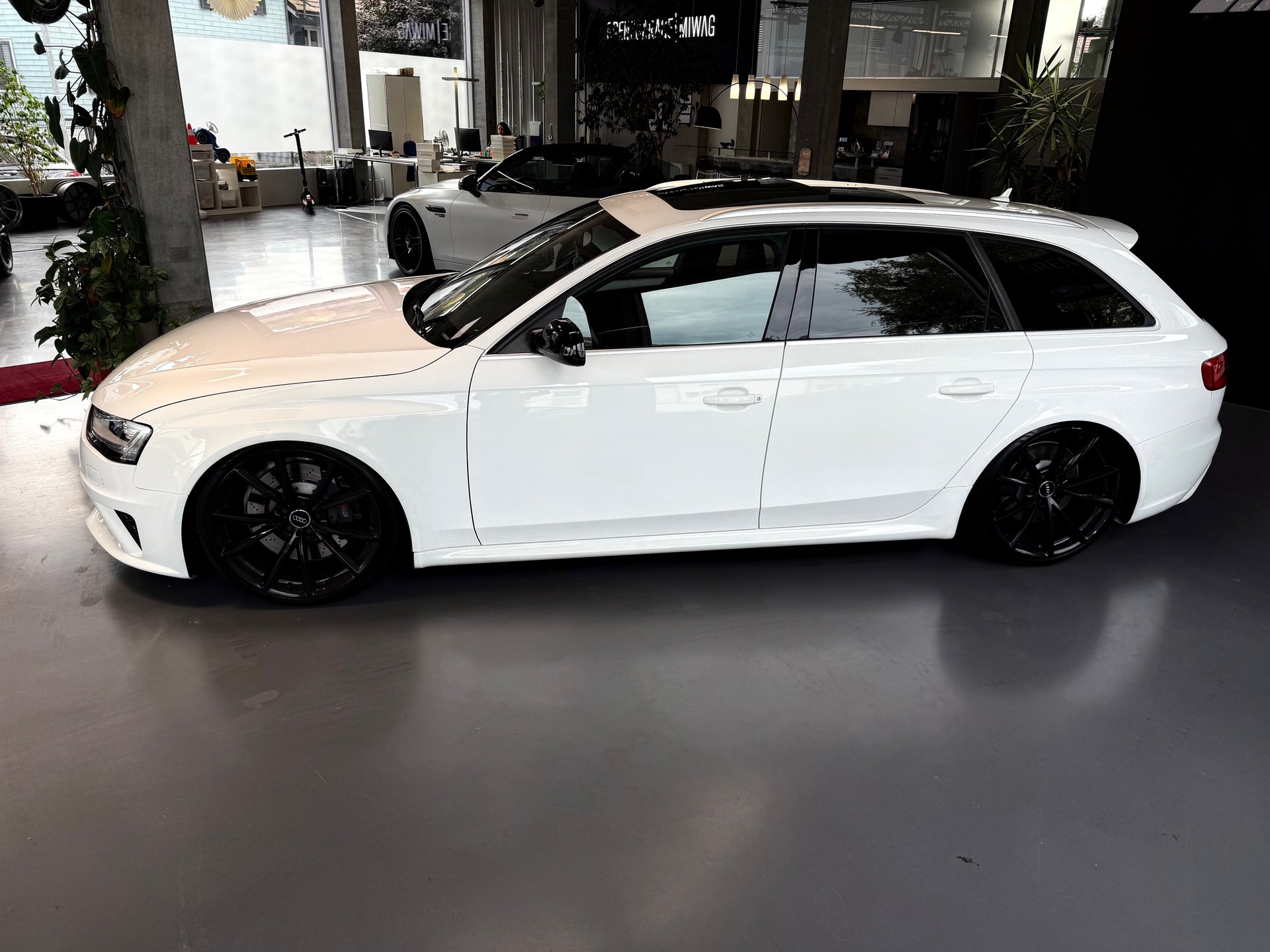 AUDI RS4 Avant 4.2 FSI V8 quattro S-tronic-image-3