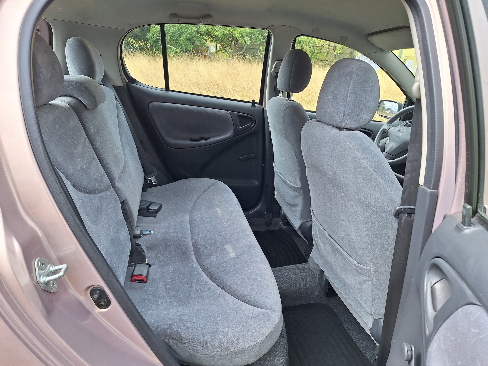 TOYOTA Yaris 1.3 Linea Sol-image-8