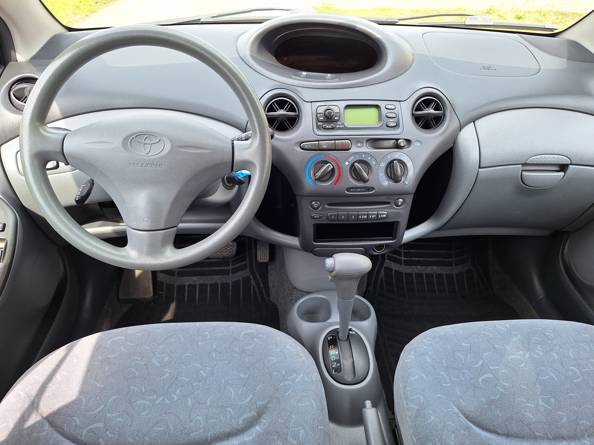TOYOTA Yaris 1.3 Linea Sol-image-10