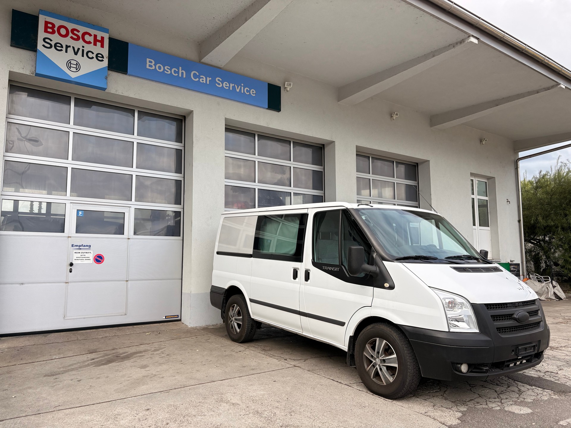 FORD Transit 2.4 TDCi 330 S 4x4 Trend-image-0