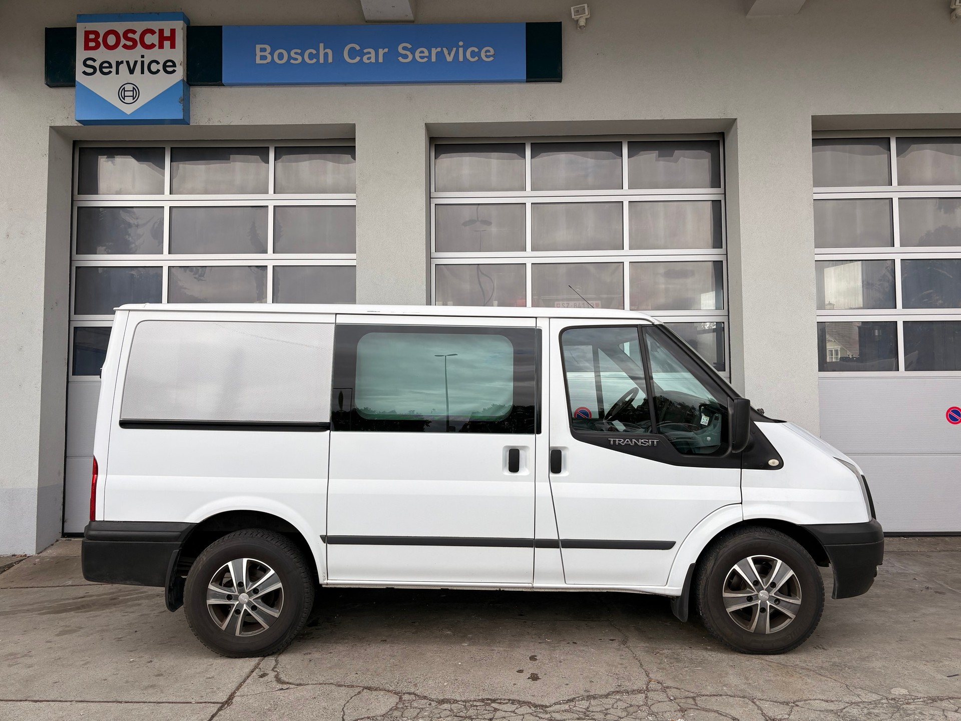FORD Transit 2.4 TDCi 330 S 4x4 Trend-image-5