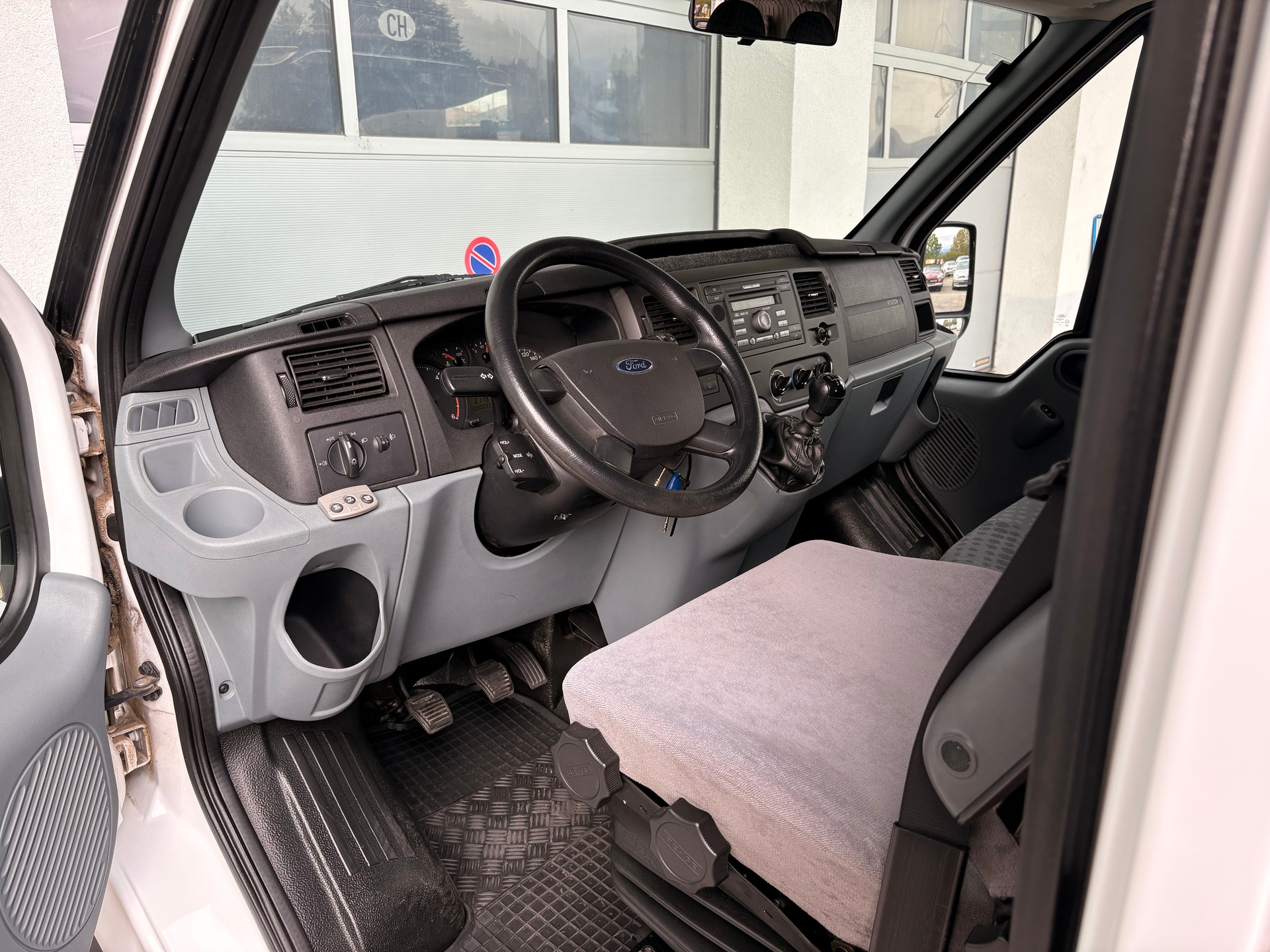 FORD Transit 2.4 TDCi 330 S 4x4 Trend-image-6