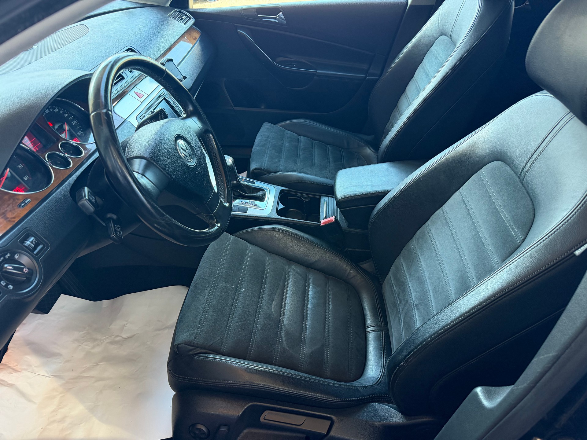 VW Passat Variant 3.2 V6 FSI Highline 4Motion-image-6