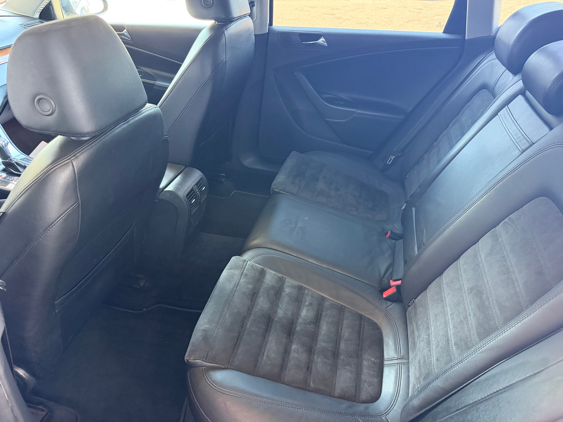 VW Passat Variant 3.2 V6 FSI Highline 4Motion-image-11