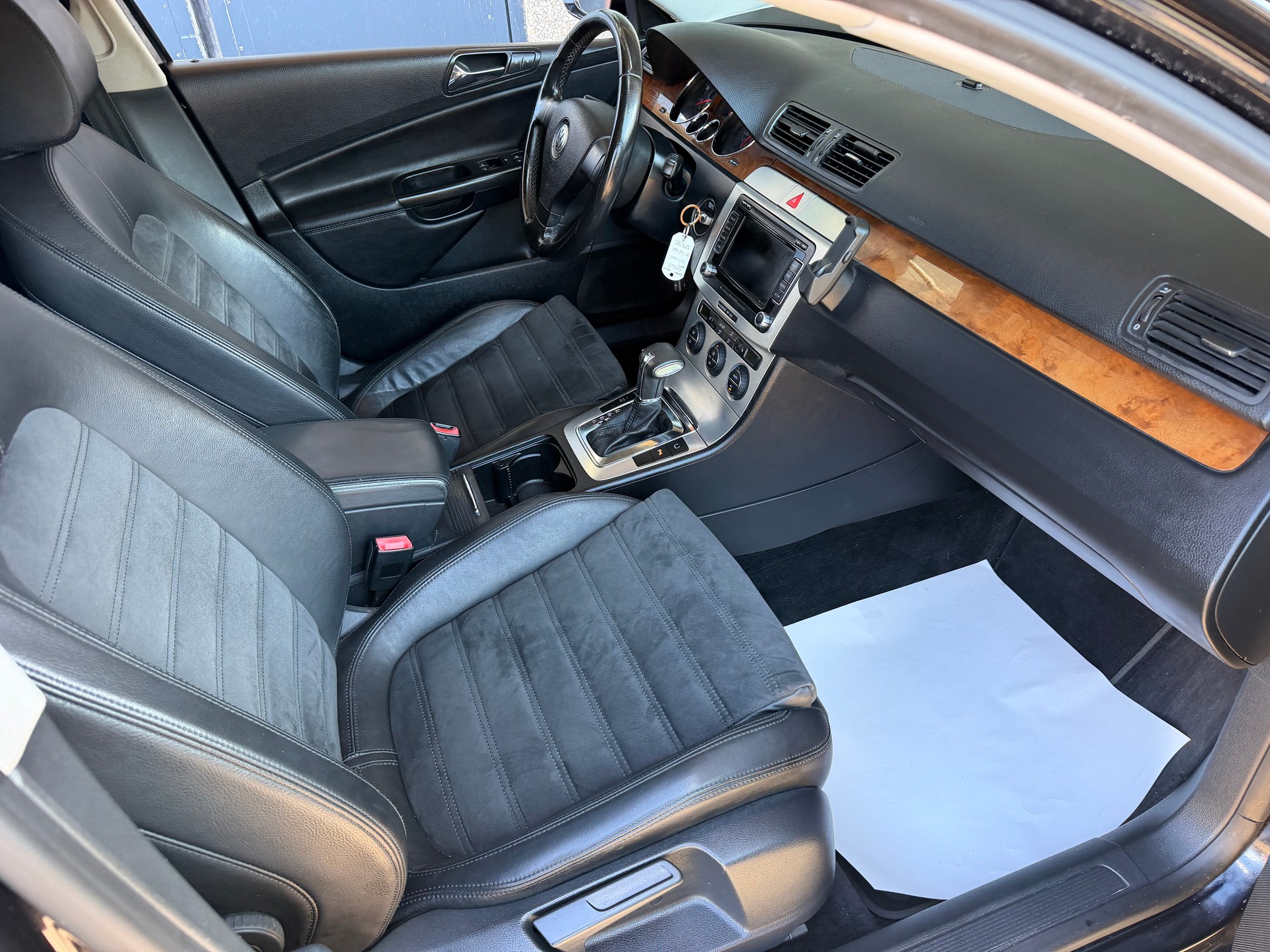 VW Passat Variant 3.2 V6 FSI Highline 4Motion-image-9
