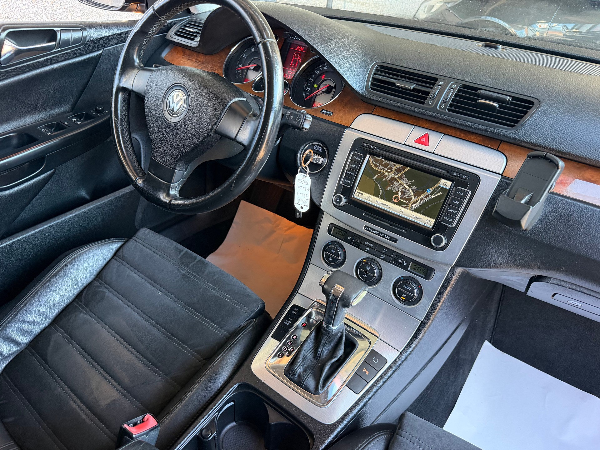 VW Passat Variant 3.2 V6 FSI Highline 4Motion-image-10