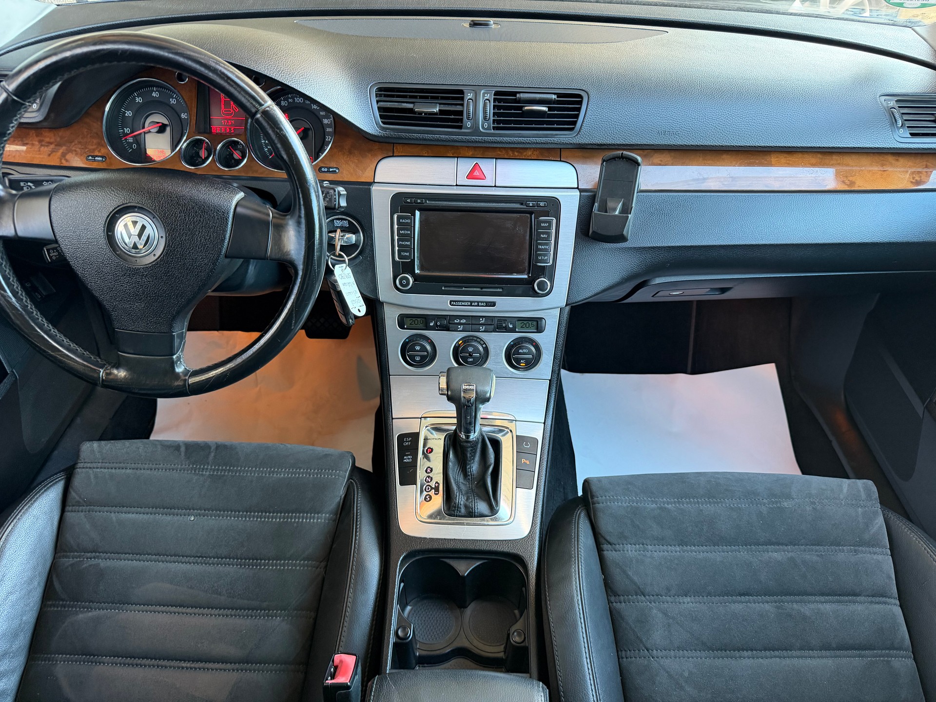 VW Passat Variant 3.2 V6 FSI Highline 4Motion-image-8