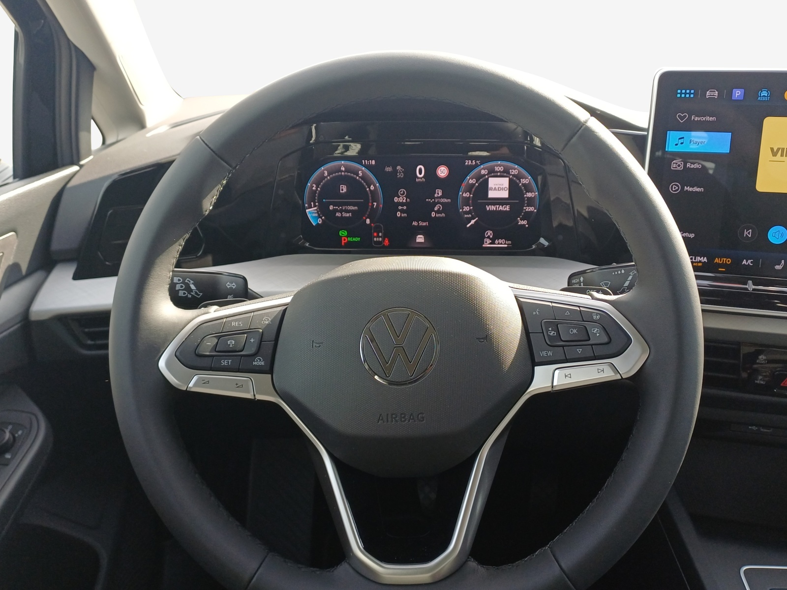VW Golf 1.5 e TSI mHEV Basis DSG-image-9