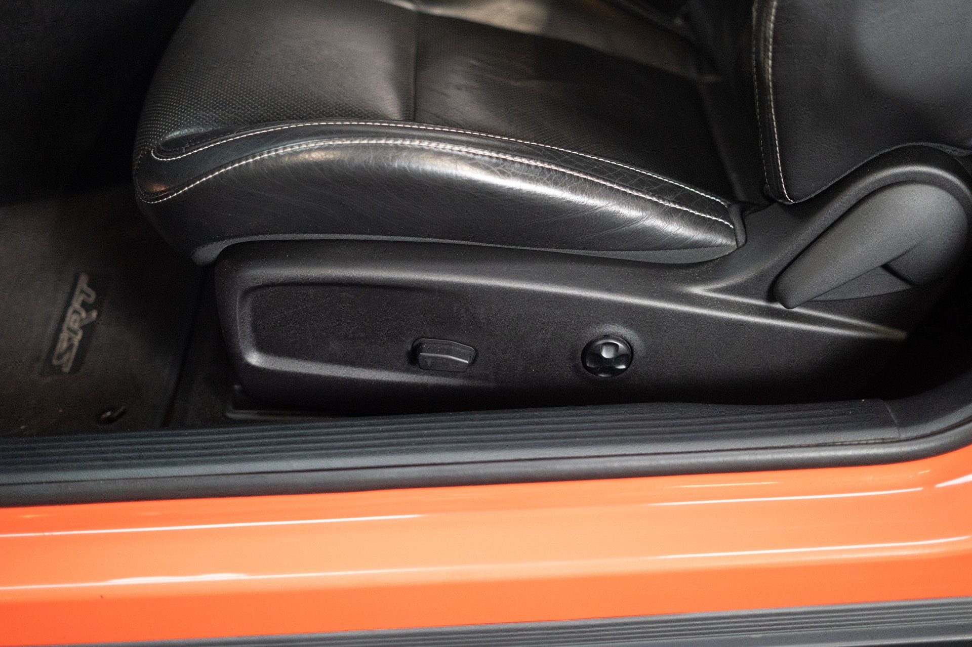 DODGE Challenger 6.4 V8 HEMI SRT-image-12
