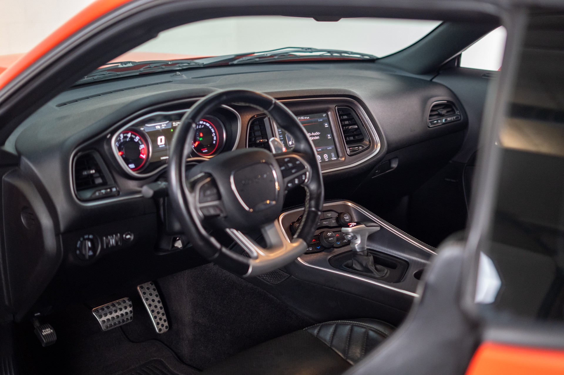 DODGE Challenger 6.4 V8 HEMI SRT-image-10