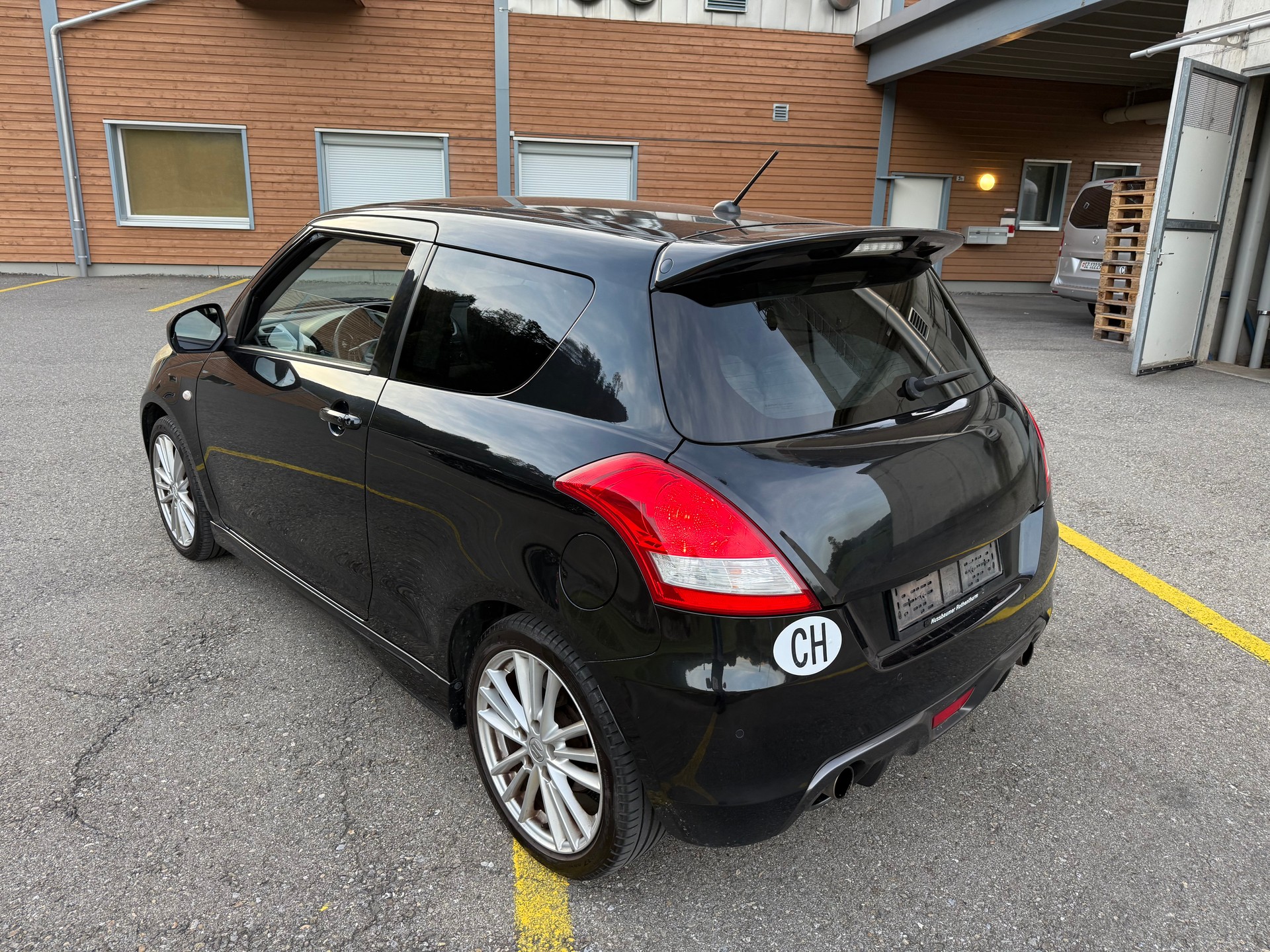 SUZUKI Swift 1.6i 16V Sport-image-3