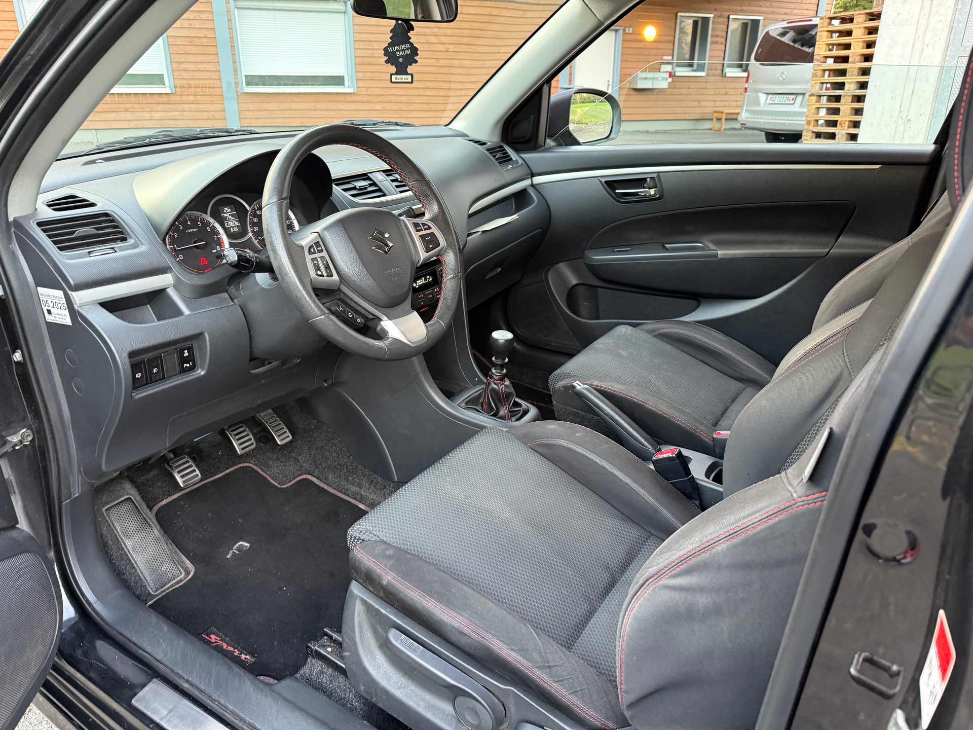 SUZUKI Swift 1.6i 16V Sport-image-4