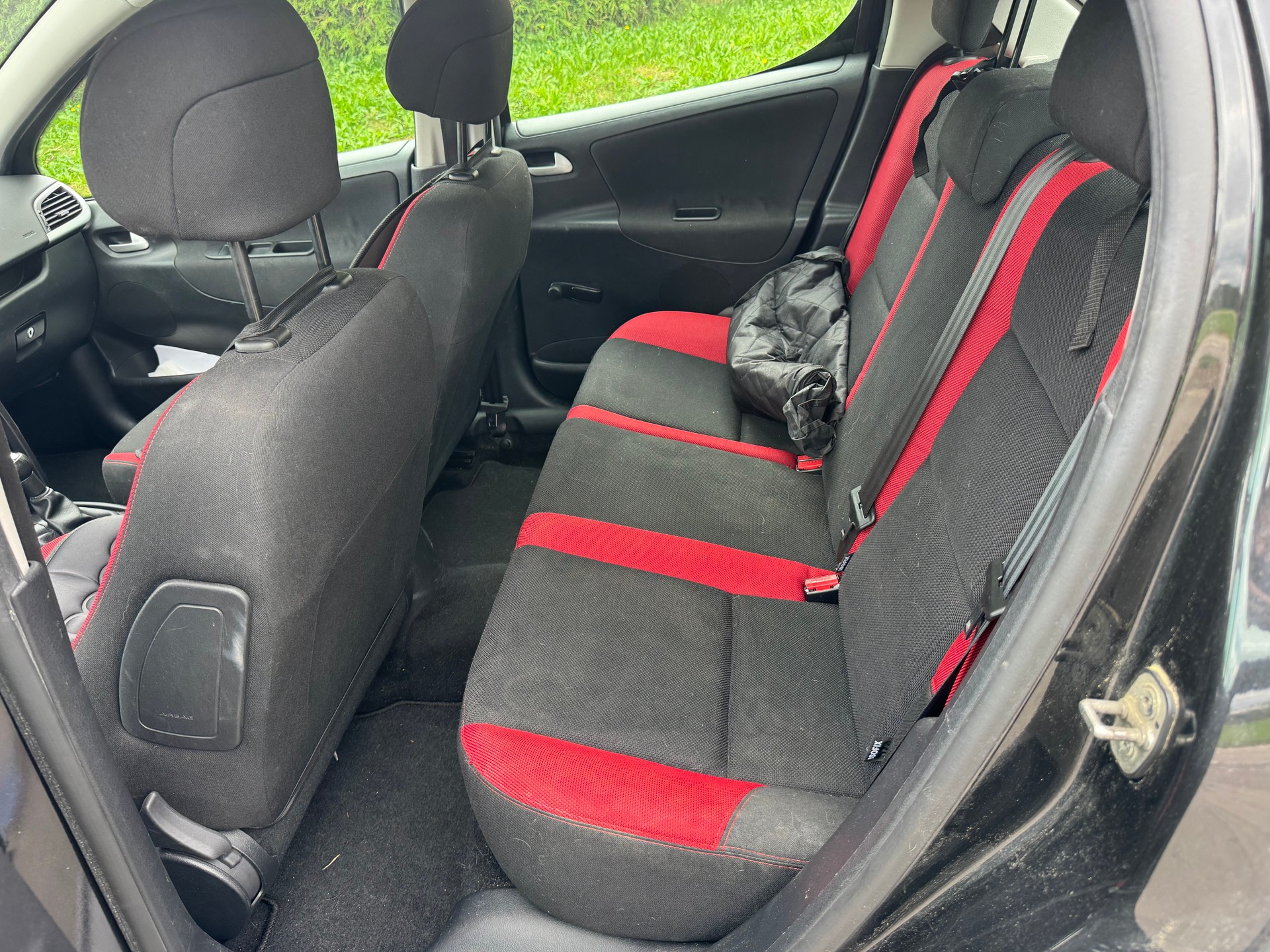 PEUGEOT 207 1.6 HDI XS-image-8