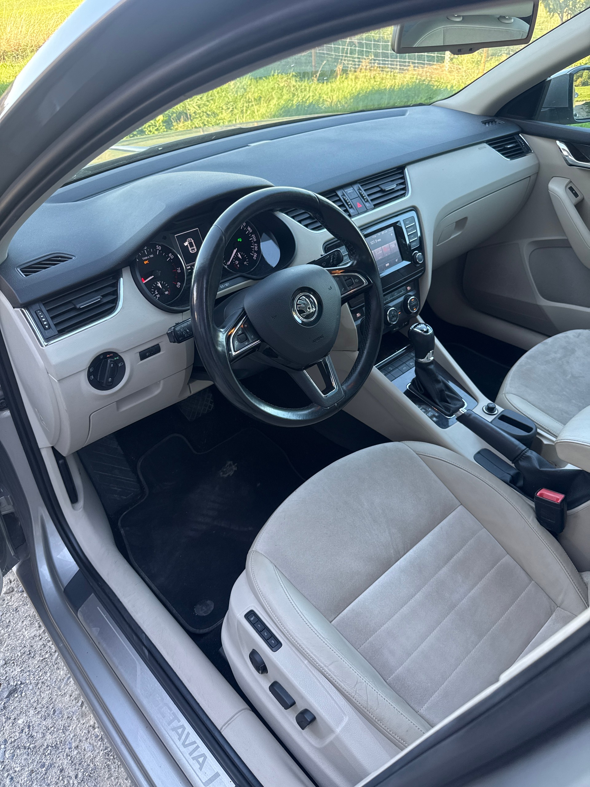 SKODA Octavia Combi 1.8 TSI Elegance 4x4 DSG-image-7