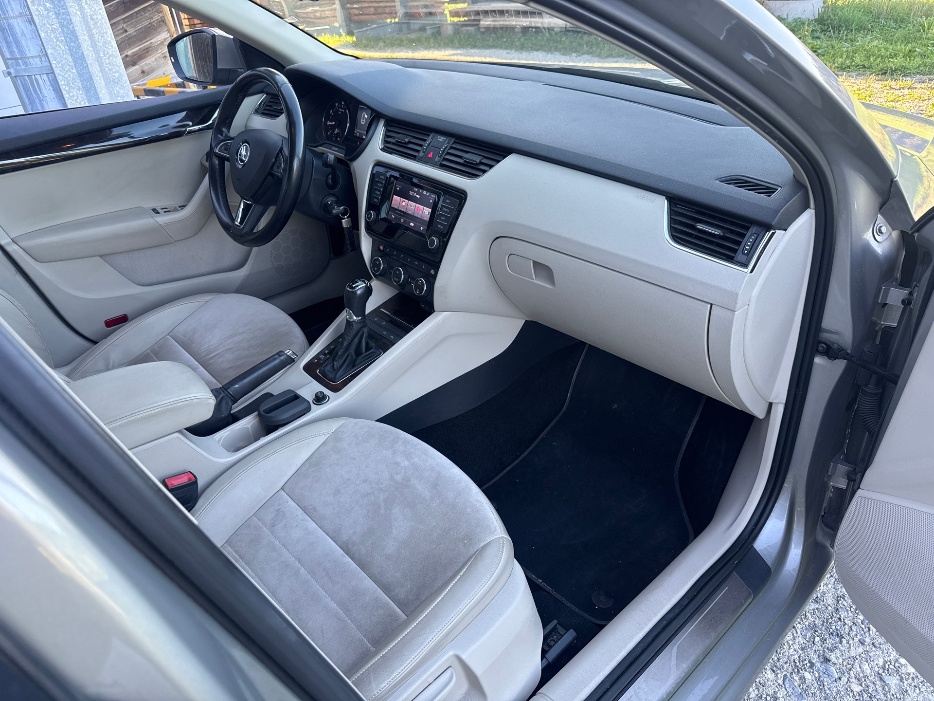 SKODA Octavia Combi 1.8 TSI Elegance 4x4 DSG-image-8