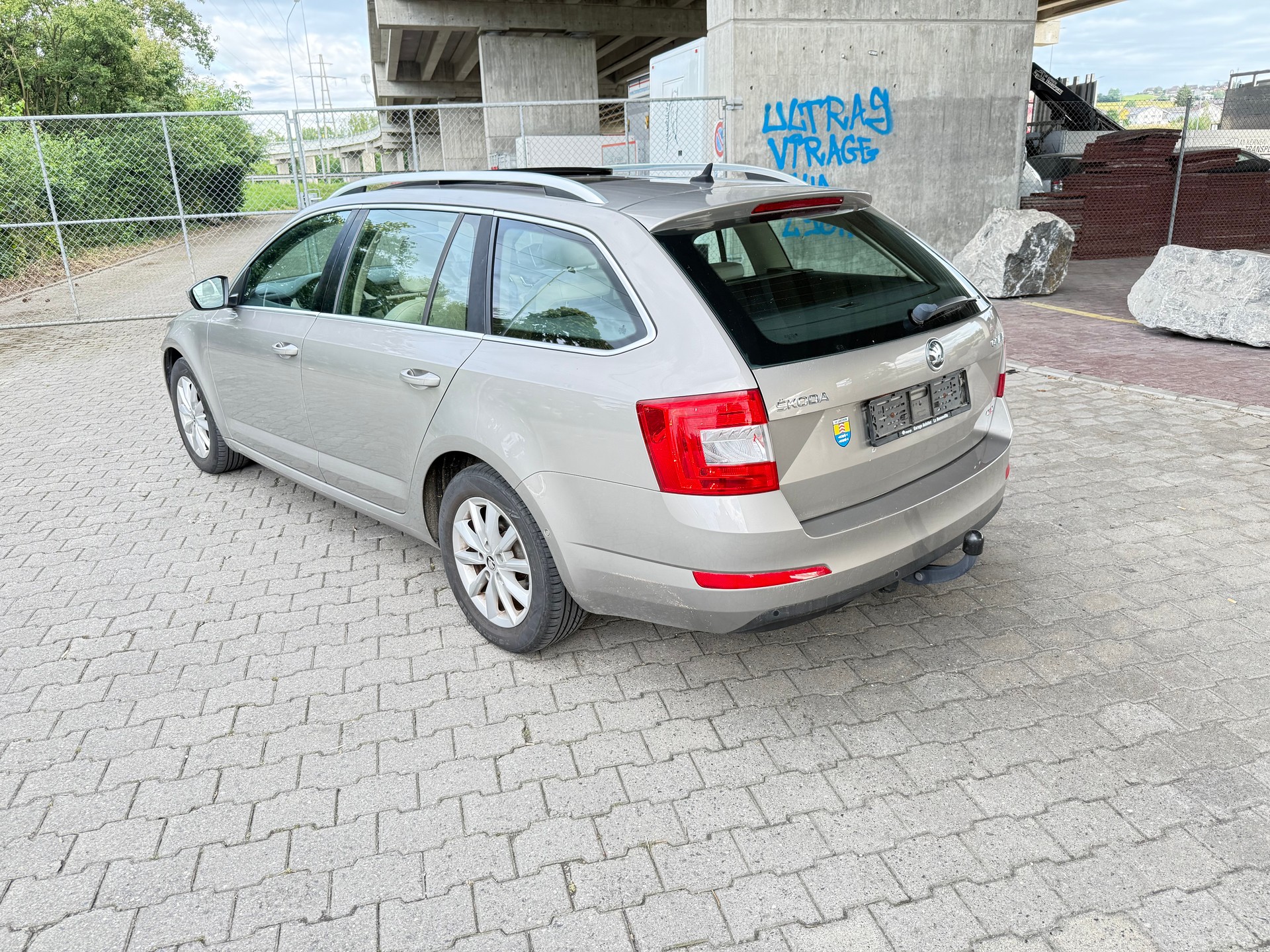 SKODA Octavia Combi 1.8 TSI Elegance 4x4 DSG-image-3