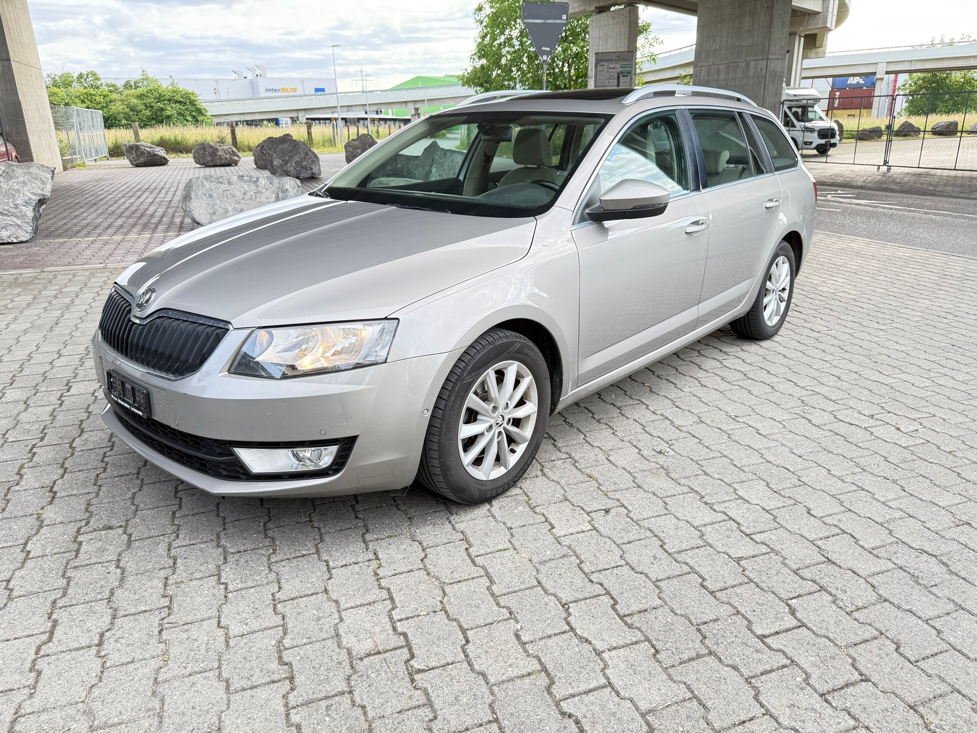 SKODA Octavia Combi 1.8 TSI Elegance 4x4 DSG-image-0