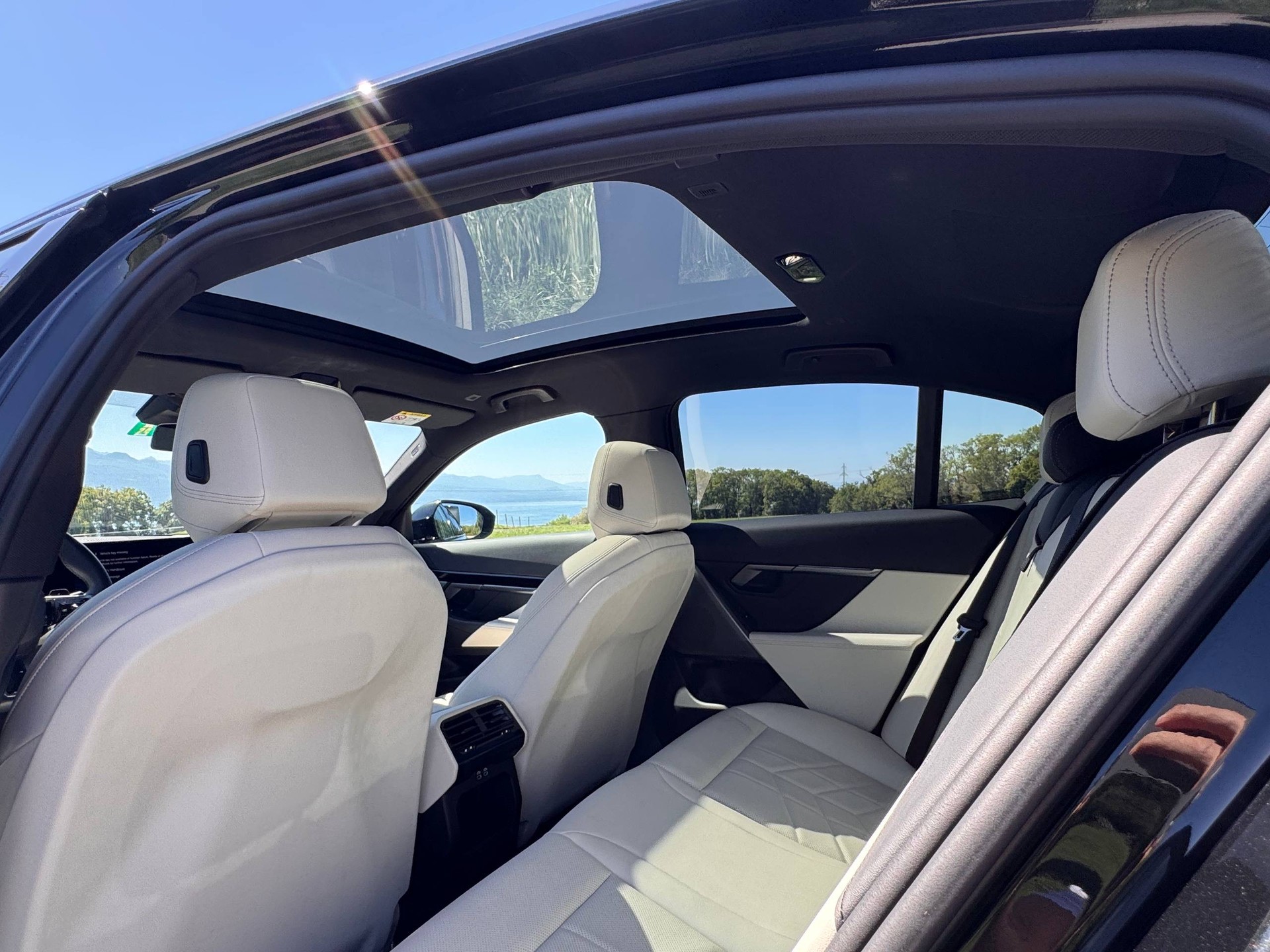 BMW 520i-image-2