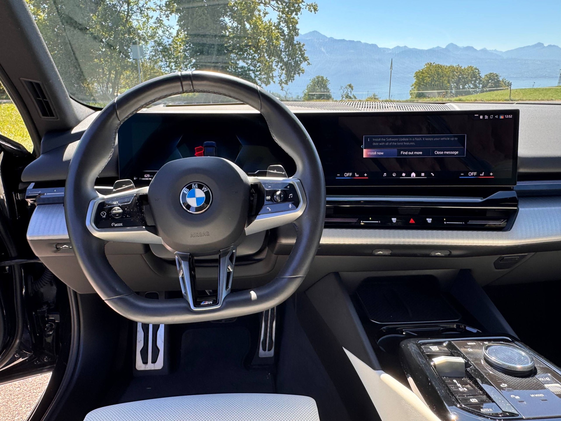 BMW 520i-image-3