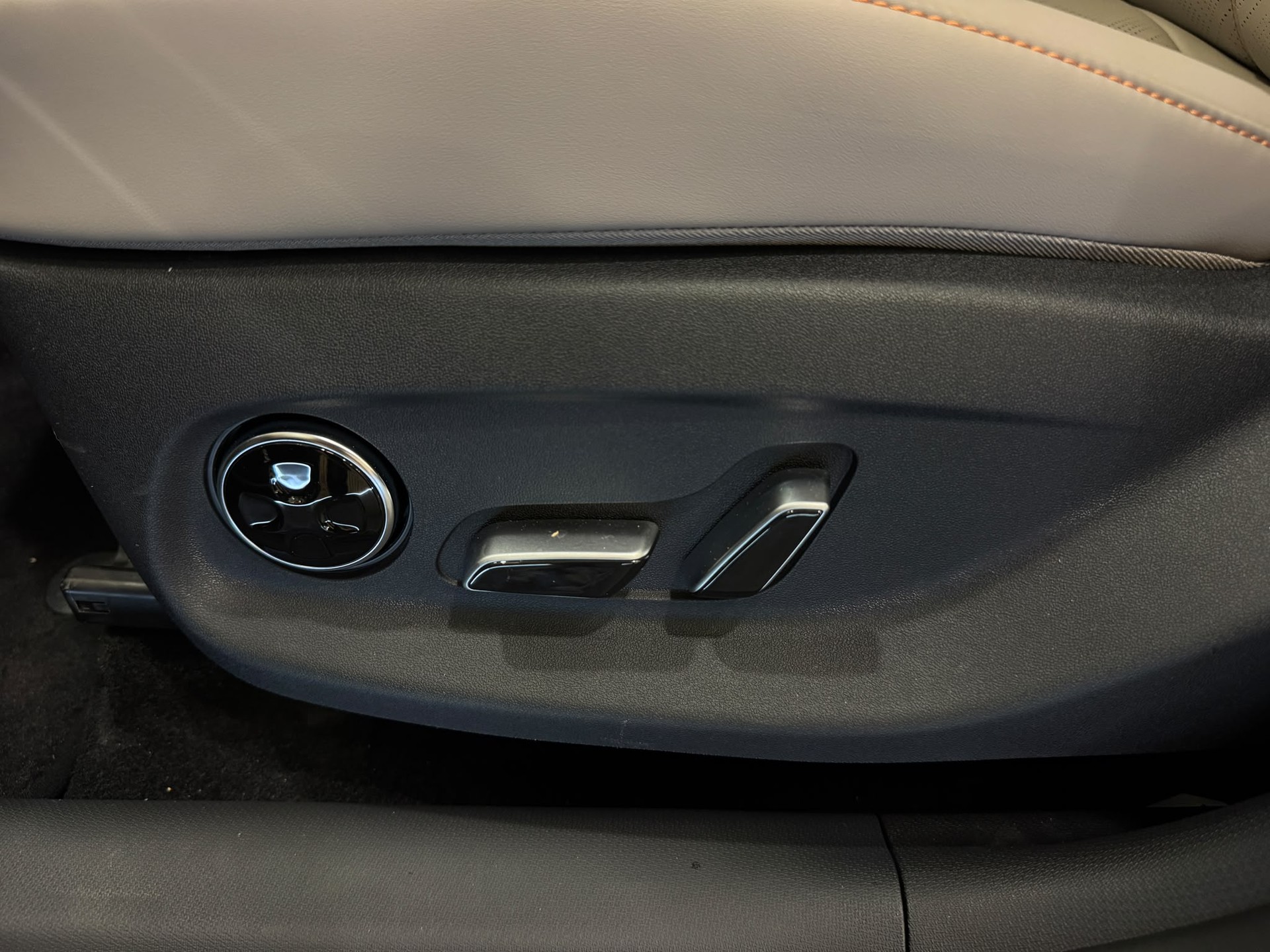 BYD EVO 74.8 kWh Excellence AWD-image-23