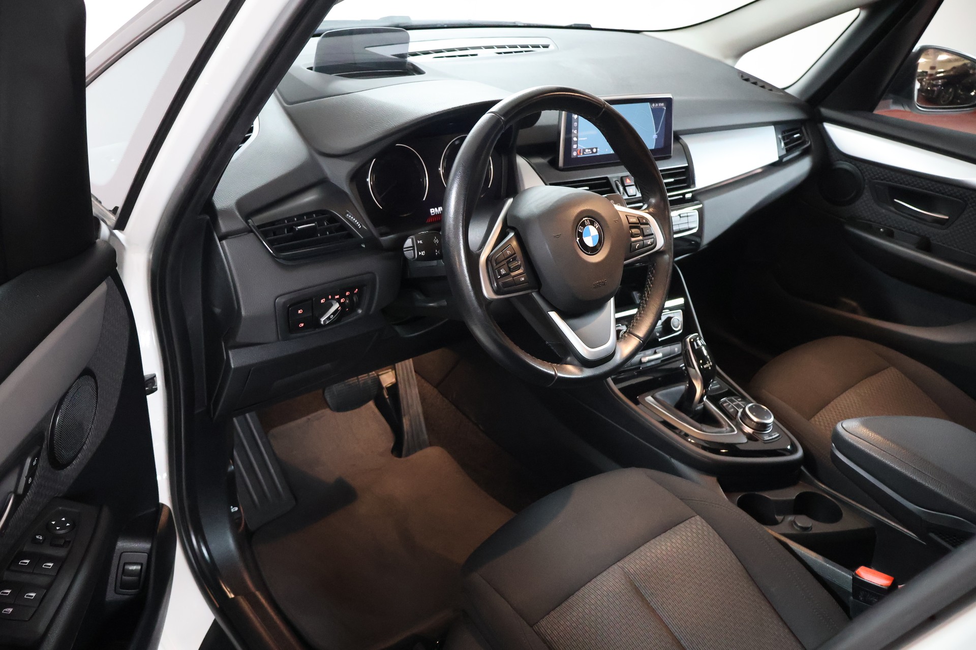 BMW 218d xDrive Gran Tourer Steptronic-image-7