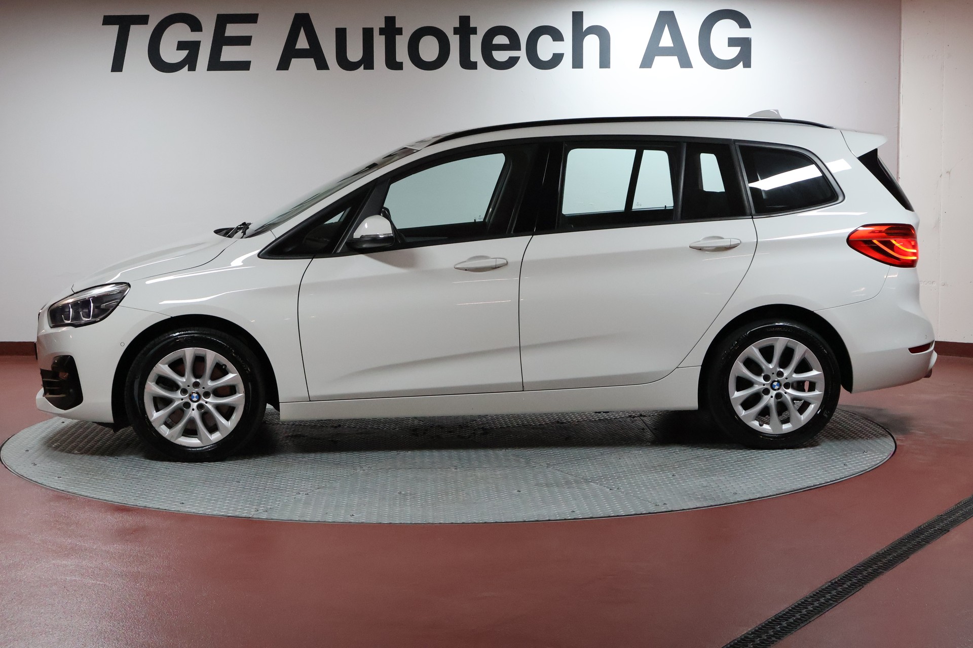 BMW 218d xDrive Gran Tourer Steptronic-showroom-element-3