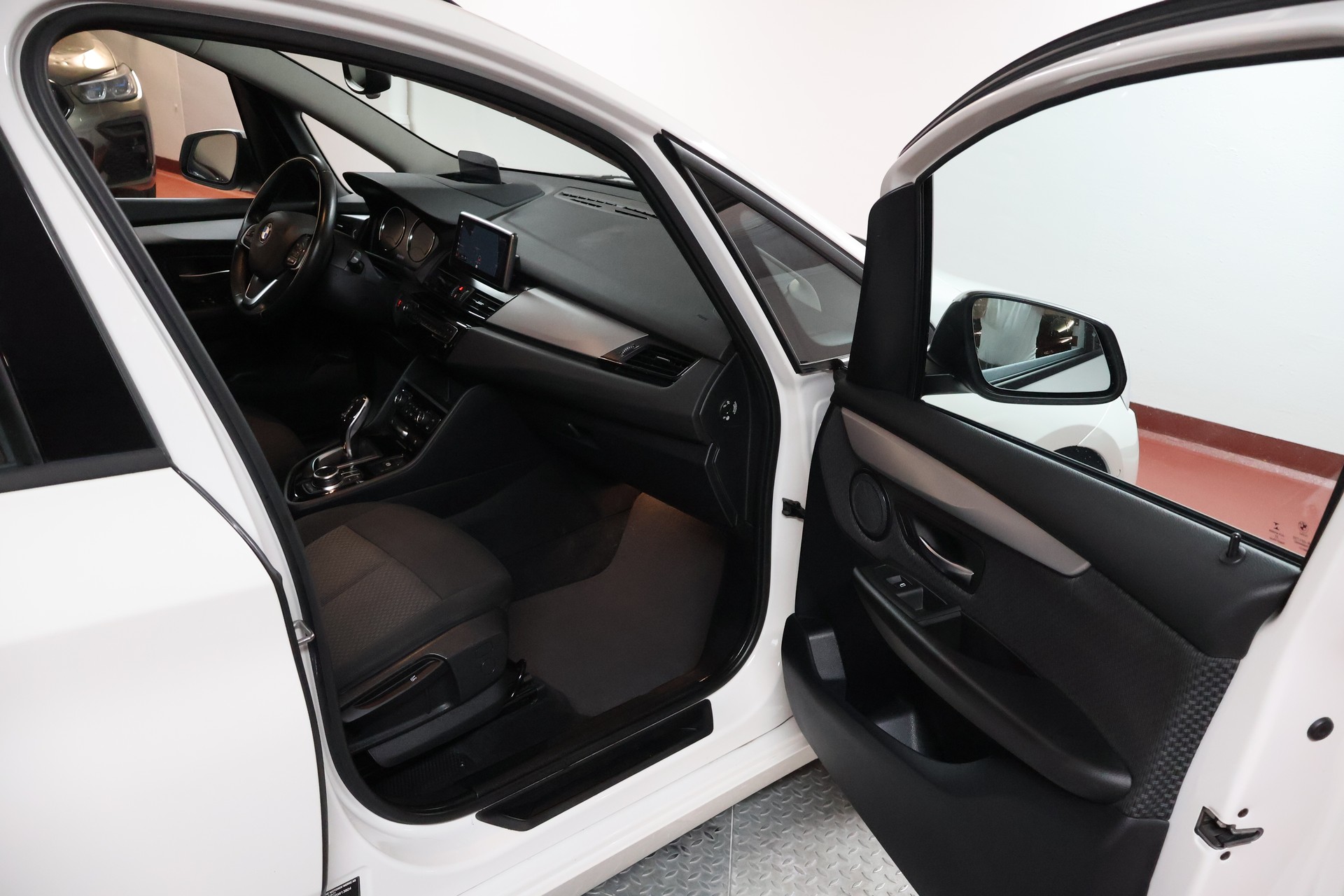 BMW 218d xDrive Gran Tourer Steptronic-image-8