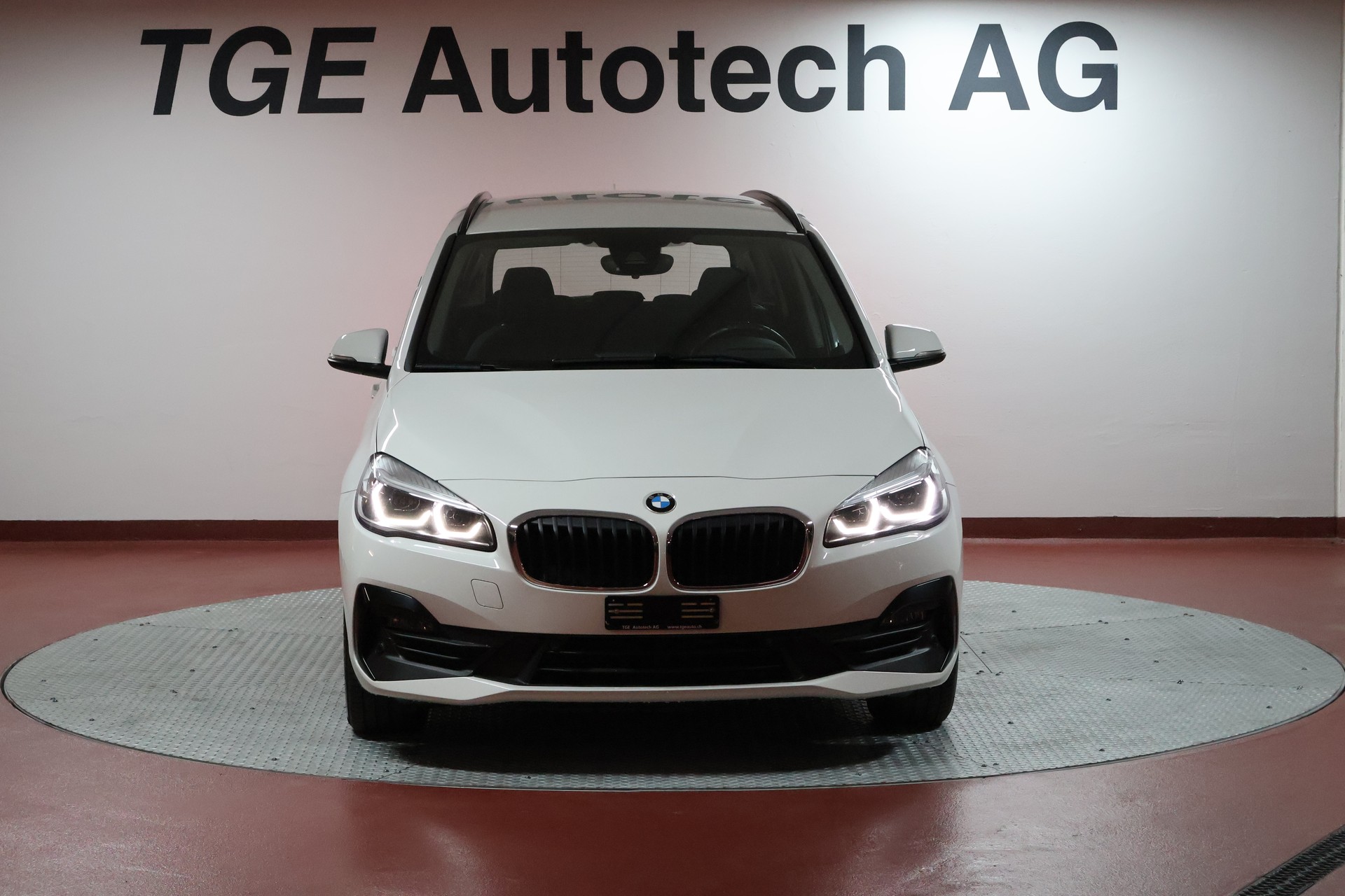 BMW 218d xDrive Gran Tourer Steptronic-showroom-element-1