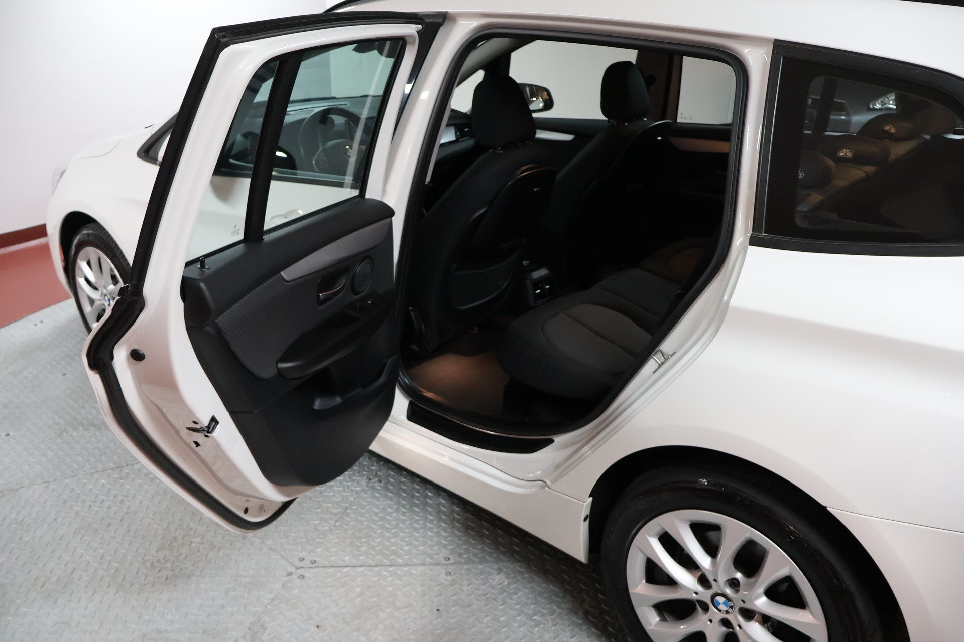 BMW 218d xDrive Gran Tourer Steptronic-image-14