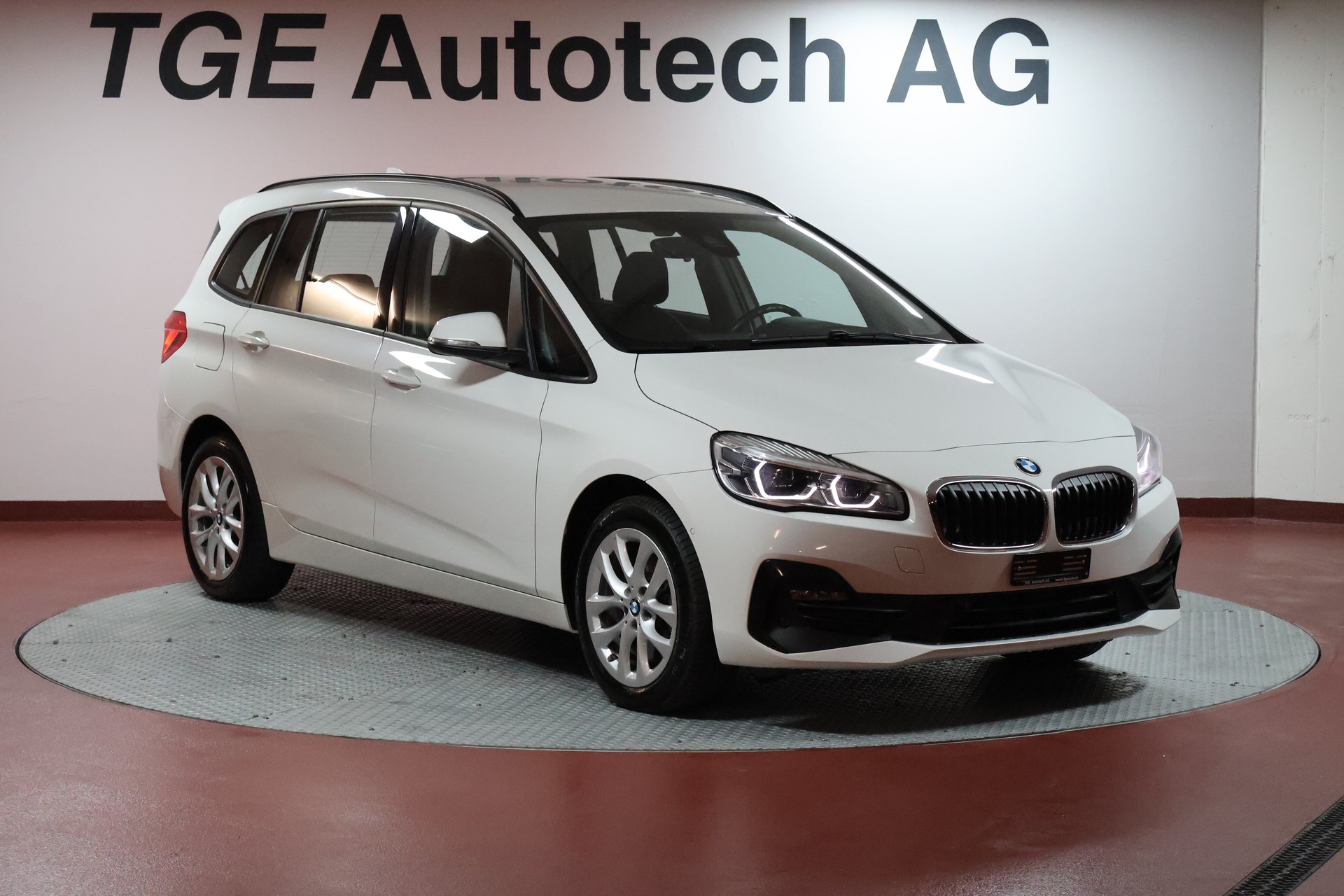 BMW 218d xDrive Gran Tourer Steptronic-showroom-element-2