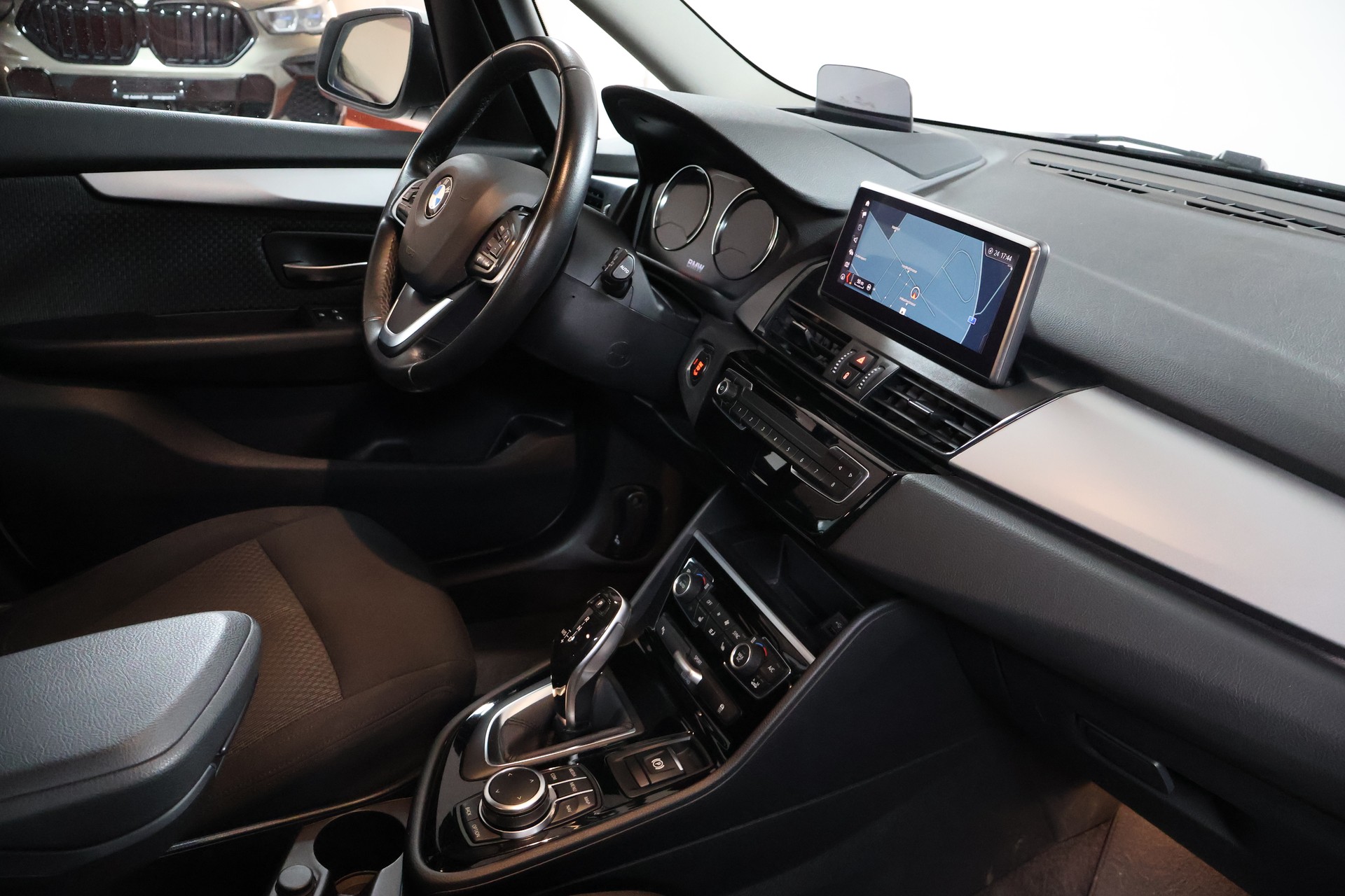BMW 218d xDrive Gran Tourer Steptronic-image-9