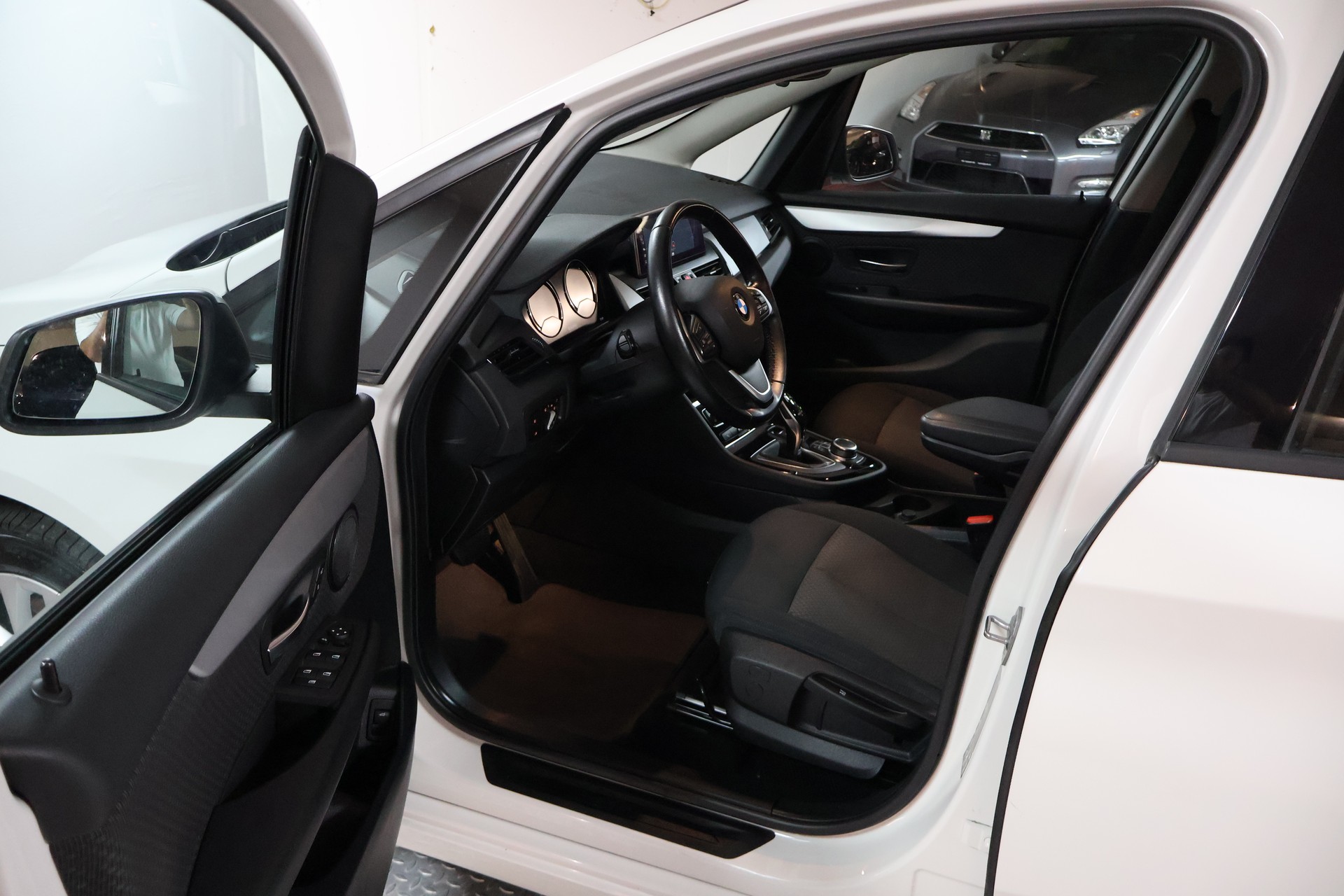 BMW 218d xDrive Gran Tourer Steptronic-image-6