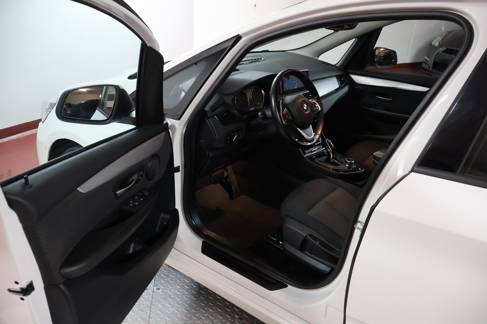 BMW 218d xDrive Gran Tourer Steptronic-image-5