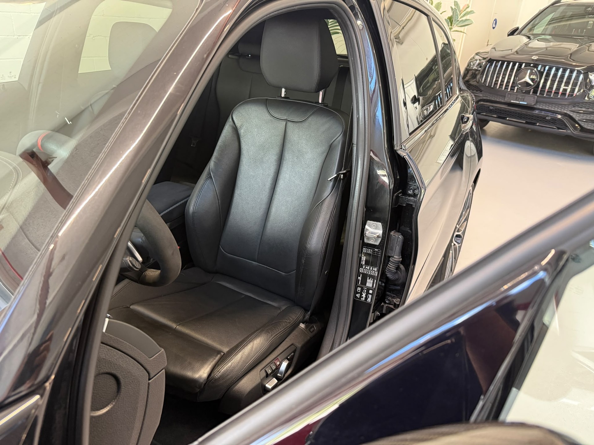 BMW M140i xDrive Steptronic-image-12