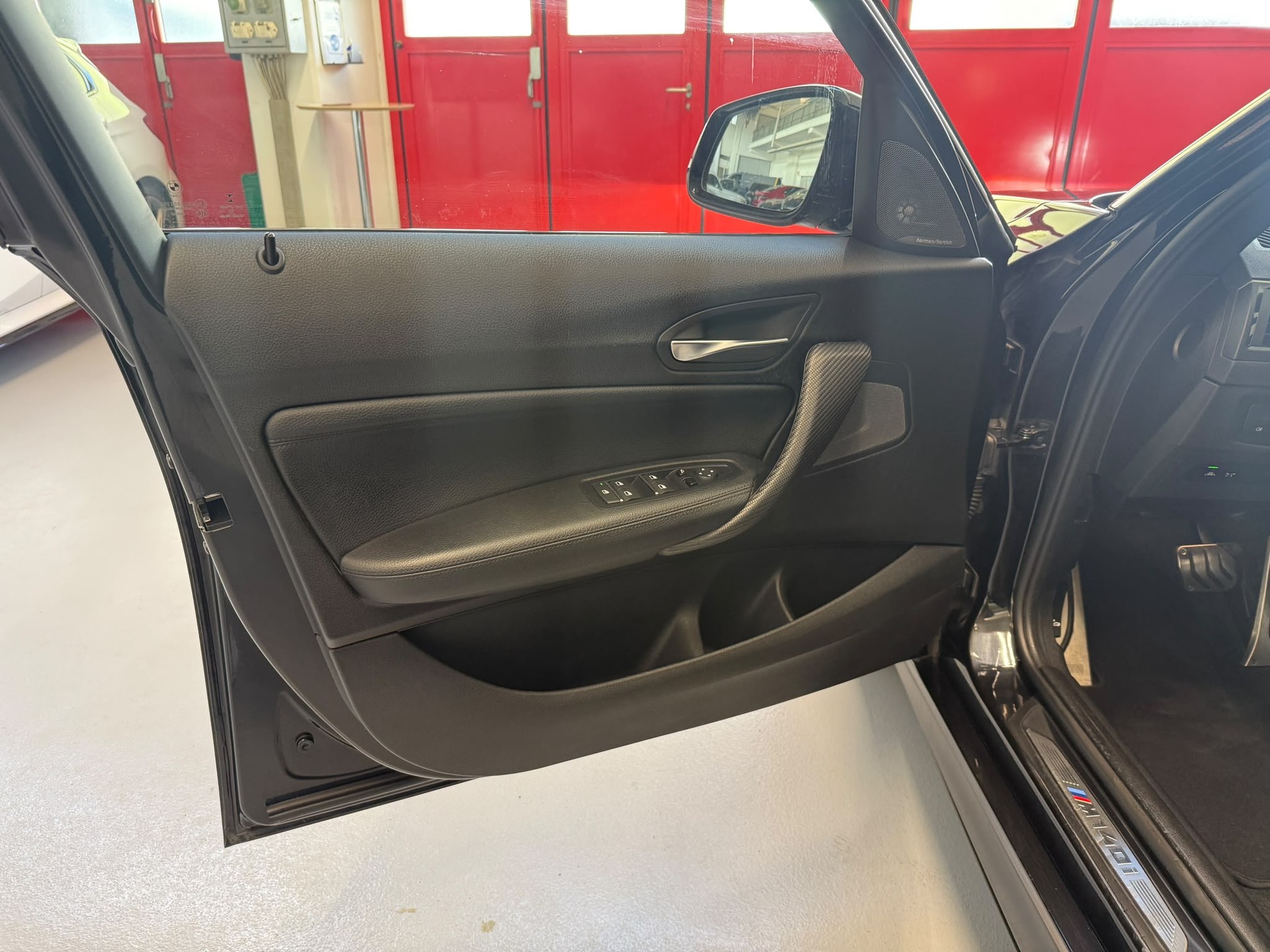 BMW M140i xDrive Steptronic-image-9