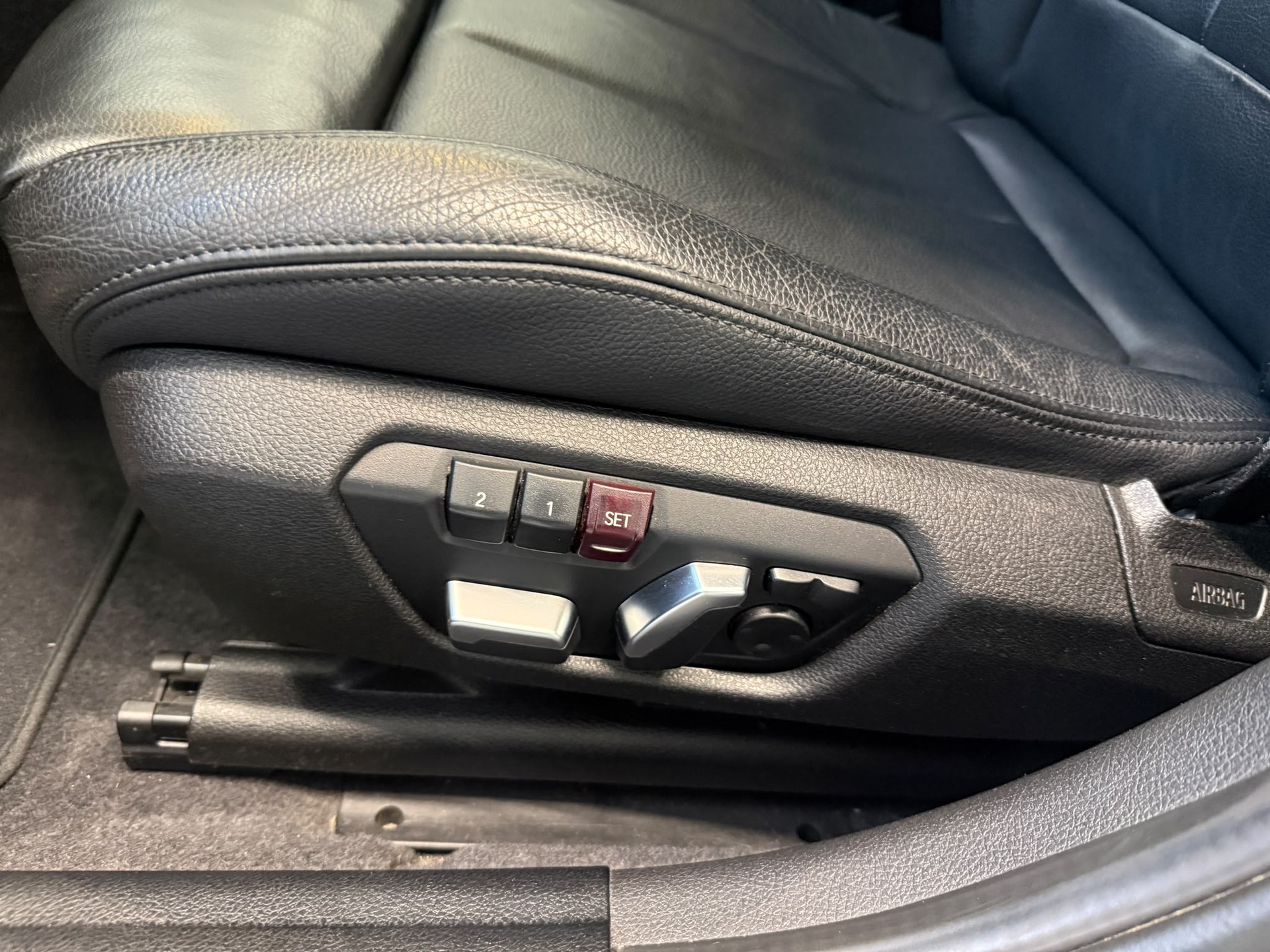 BMW M140i xDrive Steptronic-image-11
