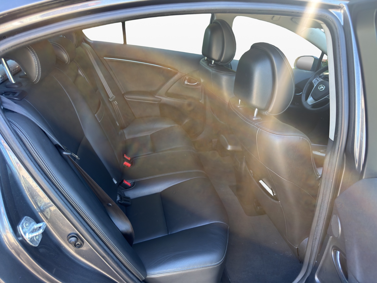 TOYOTA Avensis 2.2D-CAT Linea Sol Premium A-image-17
