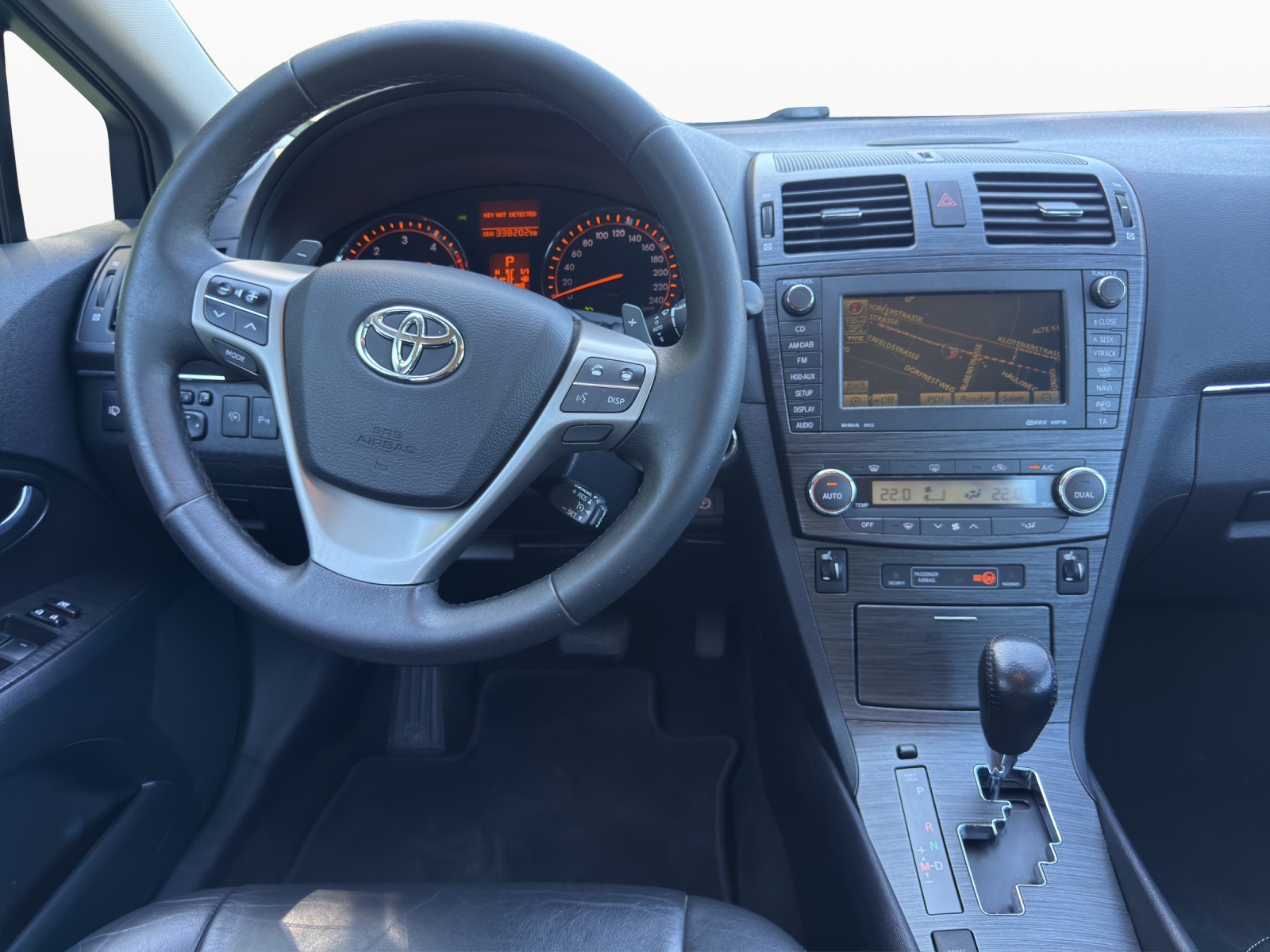 TOYOTA Avensis 2.2D-CAT Linea Sol Premium A-image-12