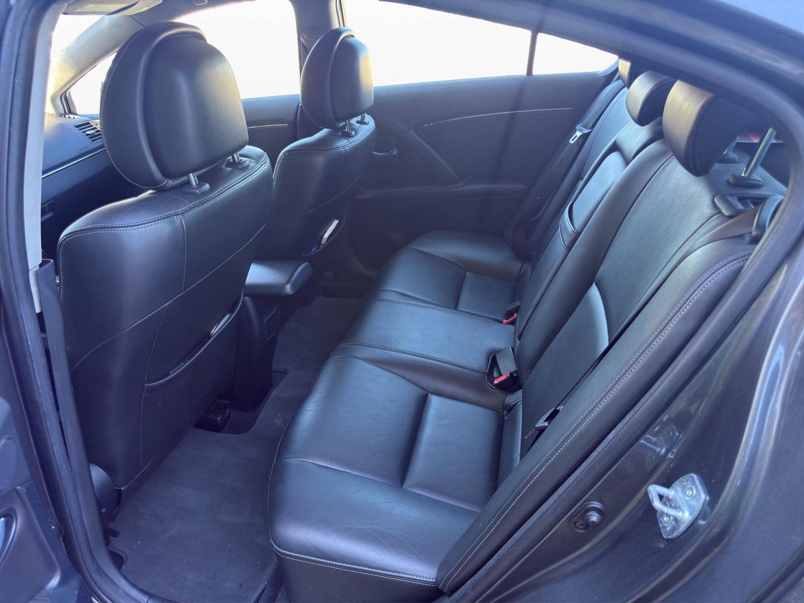TOYOTA Avensis 2.2D-CAT Linea Sol Premium A-image-18