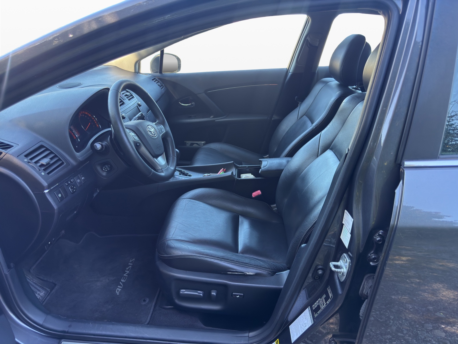 TOYOTA Avensis 2.2D-CAT Linea Sol Premium A-image-8