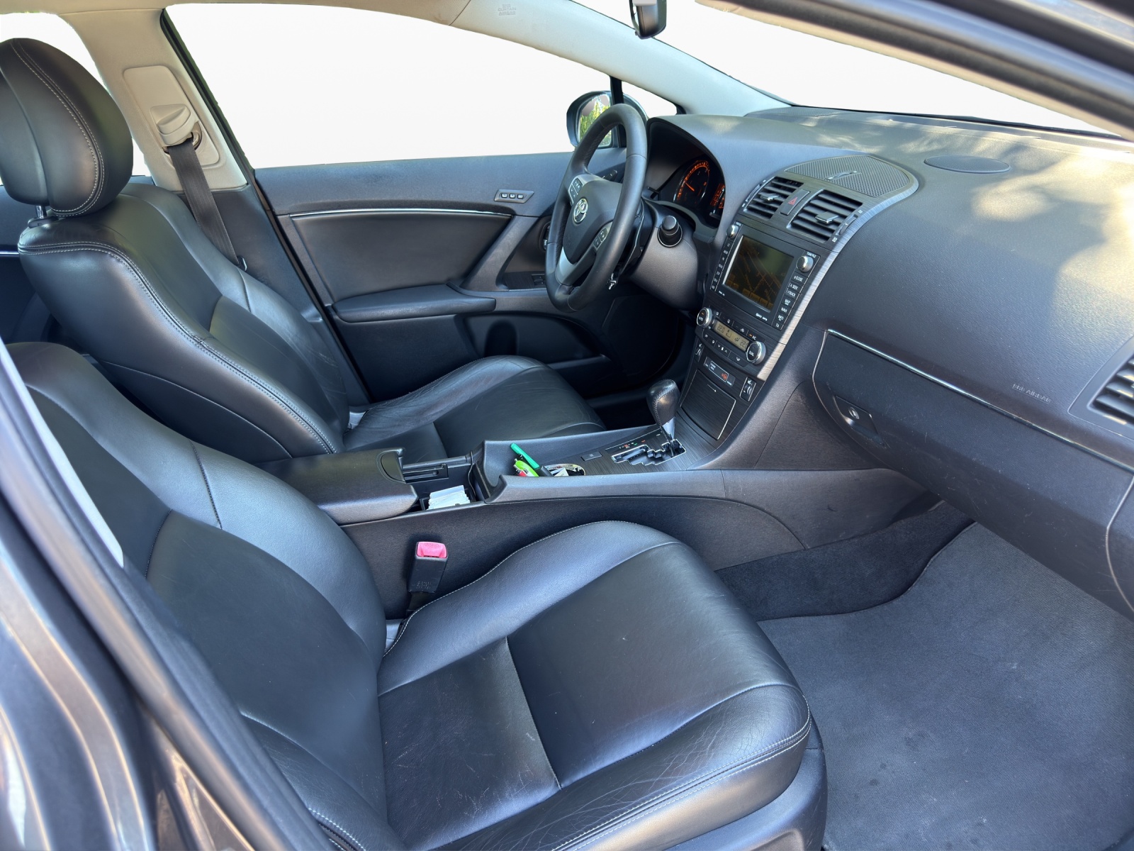 TOYOTA Avensis 2.2D-CAT Linea Sol Premium A-image-14