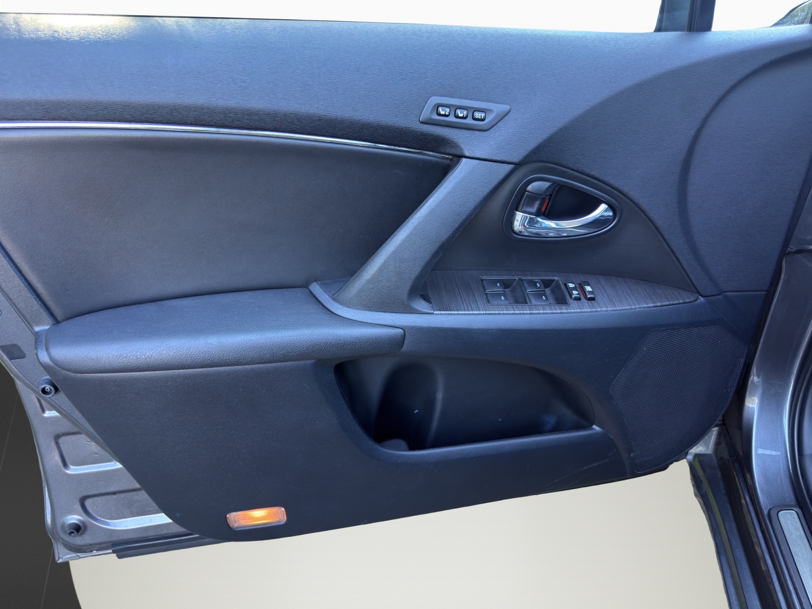 TOYOTA Avensis 2.2D-CAT Linea Sol Premium A-image-9