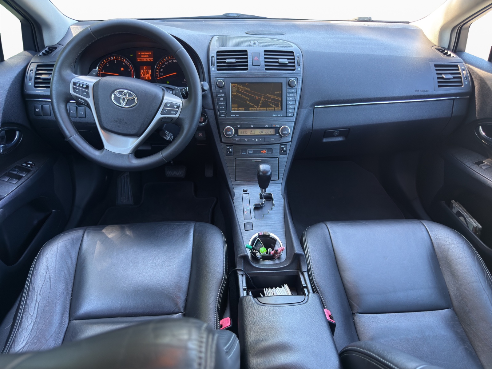 TOYOTA Avensis 2.2D-CAT Linea Sol Premium A-image-11