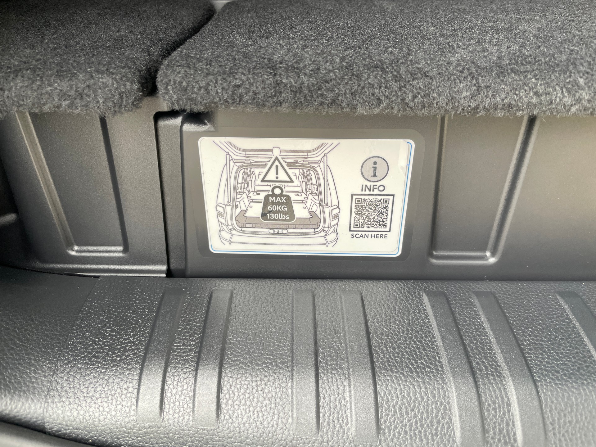 TOYOTA Land Cruiser 2.8TD 48V Invincible-image-13